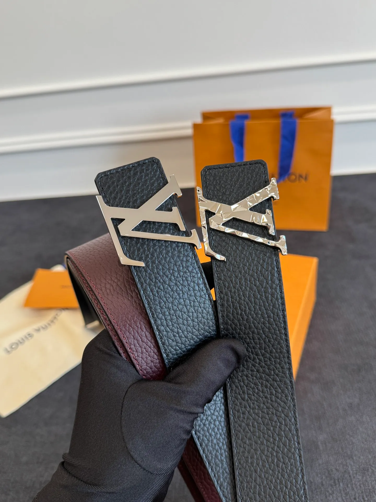 💰520💰Full package💰 💍Purchasing agent level LV men's belt⚡️🌹Small single item enhances clothes!!! Width 4.0cm⚡️🌹Selected imported calfskin on both sides. Pure cowhide with pebbled pattern on the belt. Boutique letter buckle is simple and elegant⚡️🌹Low-key and very suitable for daily use