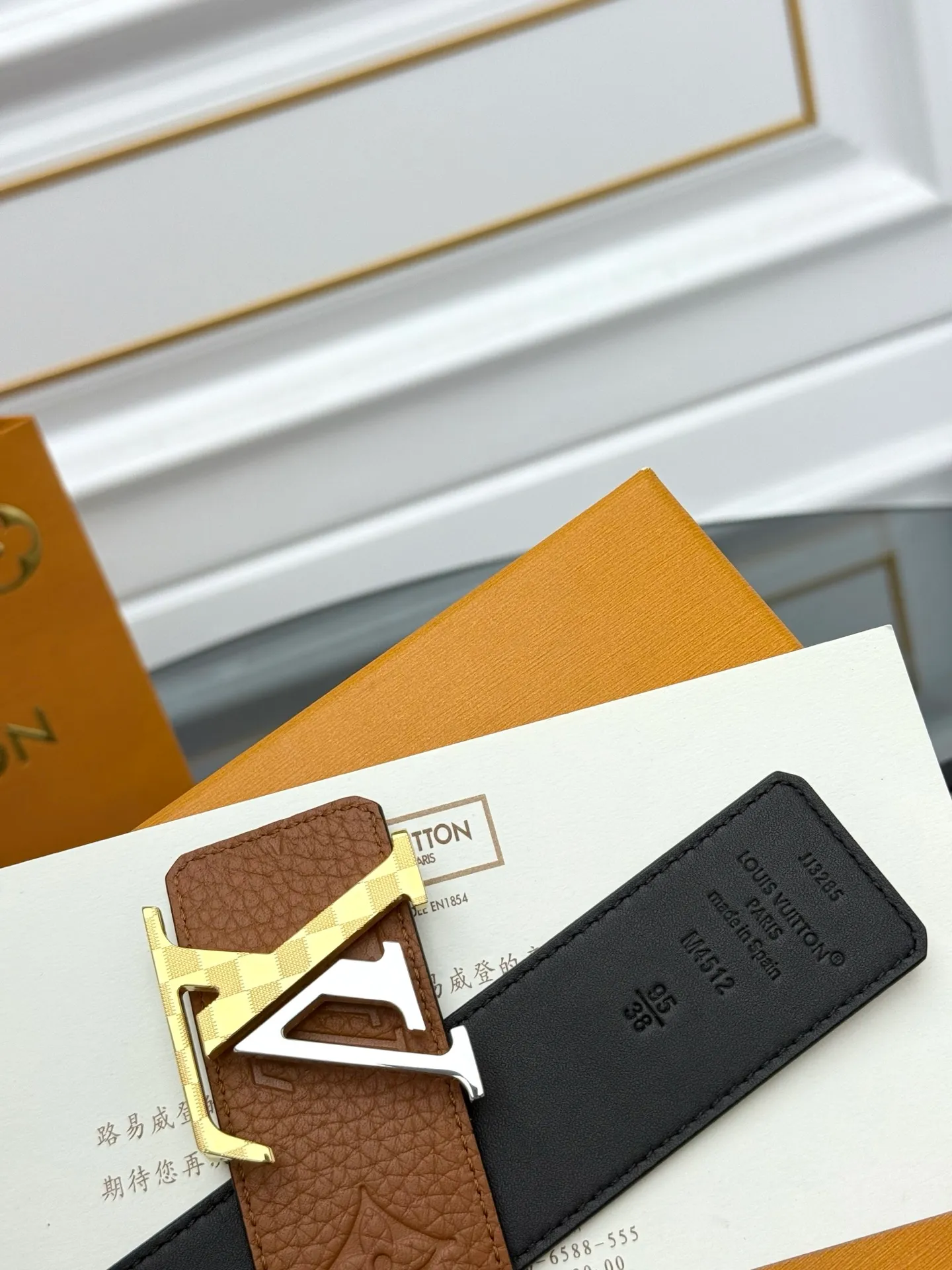 💰520💰Full package💰 💍Purchase level LV⚡️🌹Trendy men's wear New belt L V NEW Width 4cm The belt surface is made of imported Togo pebbles embossed with floral patterns. Pure black original calfskin bottom. Excellent hand feel. Paired with exquisite buckles of the same color as the belt. Multi-color🉑selected. Matches original packaging📦