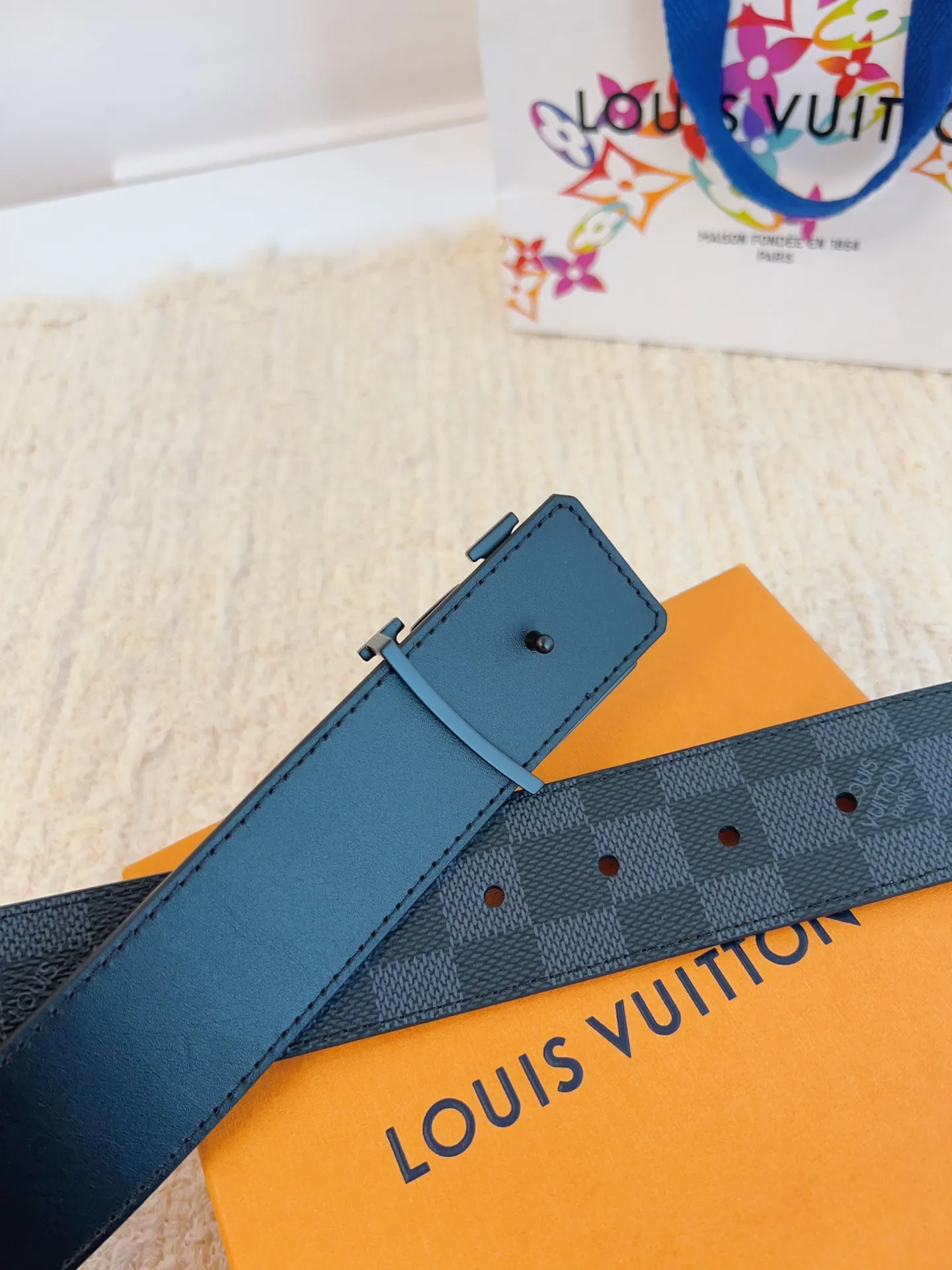 💰480💰Authentic packaging💰 💍Purchase level LV new~⚡️Lvjia France🇫🇷Original leather material⚡️Size 4.0cm⚡️Imported hardware The hardware in the furnace is not what you see in the market iT water-adjusted hardware