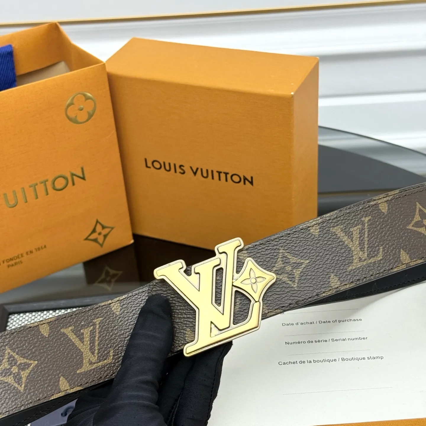 💰480💰Full package💰 💍Purchasing-grade LV⚡️🌹Dimension double-sided belt combines creative heritage with gorgeous street style, highlighting the fashion vision of creative director Pharrell Williams. Monogram canvas covers the outer layer, and the LV Dimension metal buckle shimmers with subtle luster, making it possible to express your personality in various occasions.