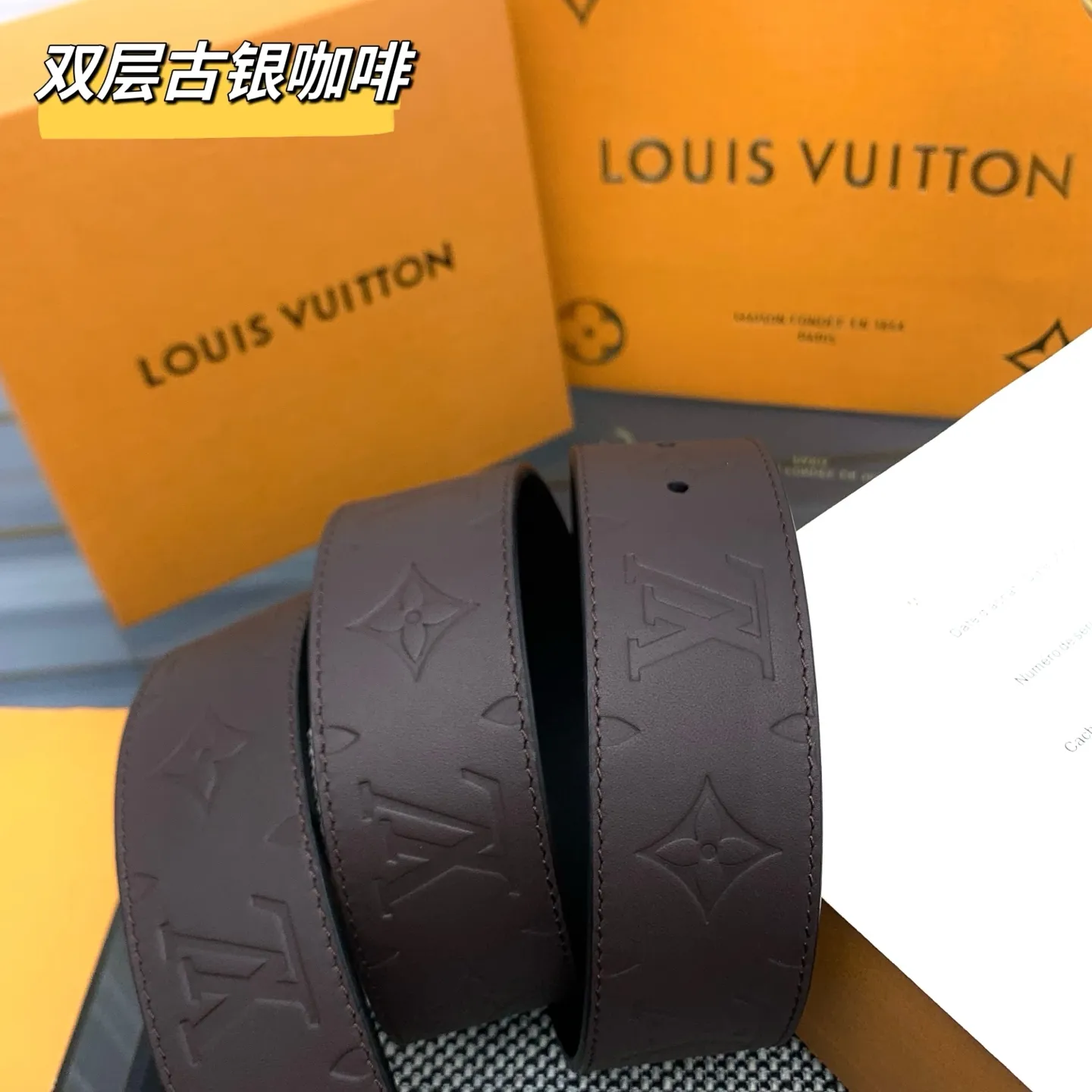 💰480💰Full package💰 💍Purchasing-grade M8842 LV Dimension double-sided waist is made of deep leather with Monogram pattern embossed on it. When flipped over, the delicate and smooth side will appear, revealing a calm charm in elegance. The eye-catching LV letter buckle is outlined in gradient tones, giving the classic design a trendy twist. Width 4.0cm