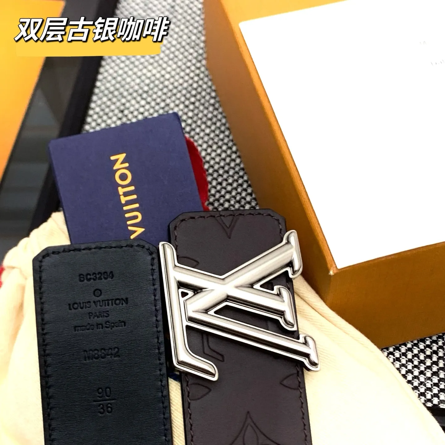 💰480💰Full package💰 💍Purchasing-grade M8842 LV Dimension double-sided waist is made of deep leather with Monogram pattern embossed on it. When flipped over, the delicate and smooth side will appear, revealing a calm charm in elegance. The eye-catching LV letter buckle is outlined in gradient tones, giving the classic design a trendy twist. Width 4.0cm