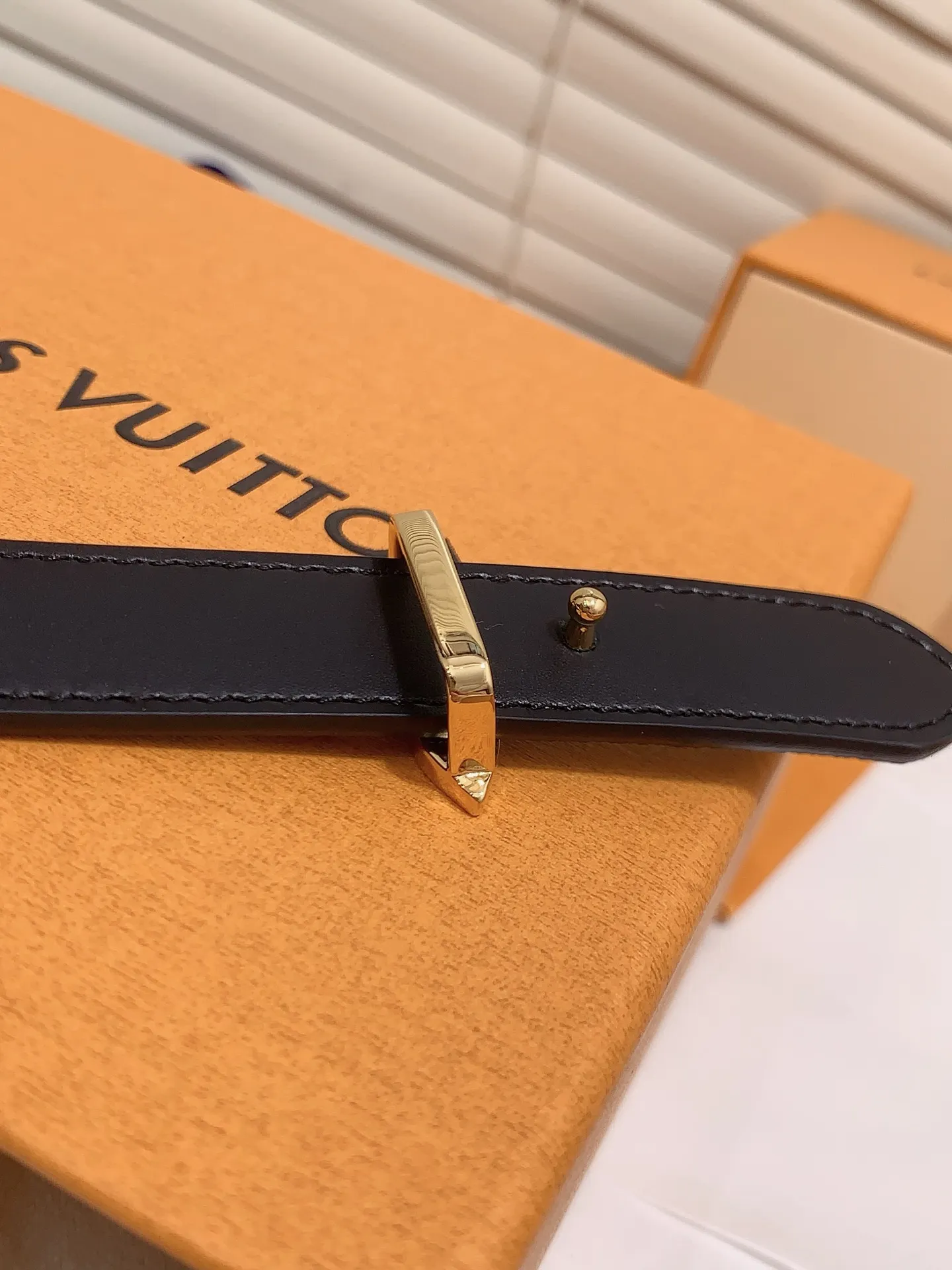 💰460💰Full package💰 💍Purchasing-grade Louis vuitton⚡️🌹Width: 1.5cm l v Takashi Murakami co-branded belt. Practical and exquisite ⚡️🌹Exquisite and beautiful 1.5mm women's belt⚡️🌹With a flower-shaped enamel effect letter buckle, the upper body effect is great.