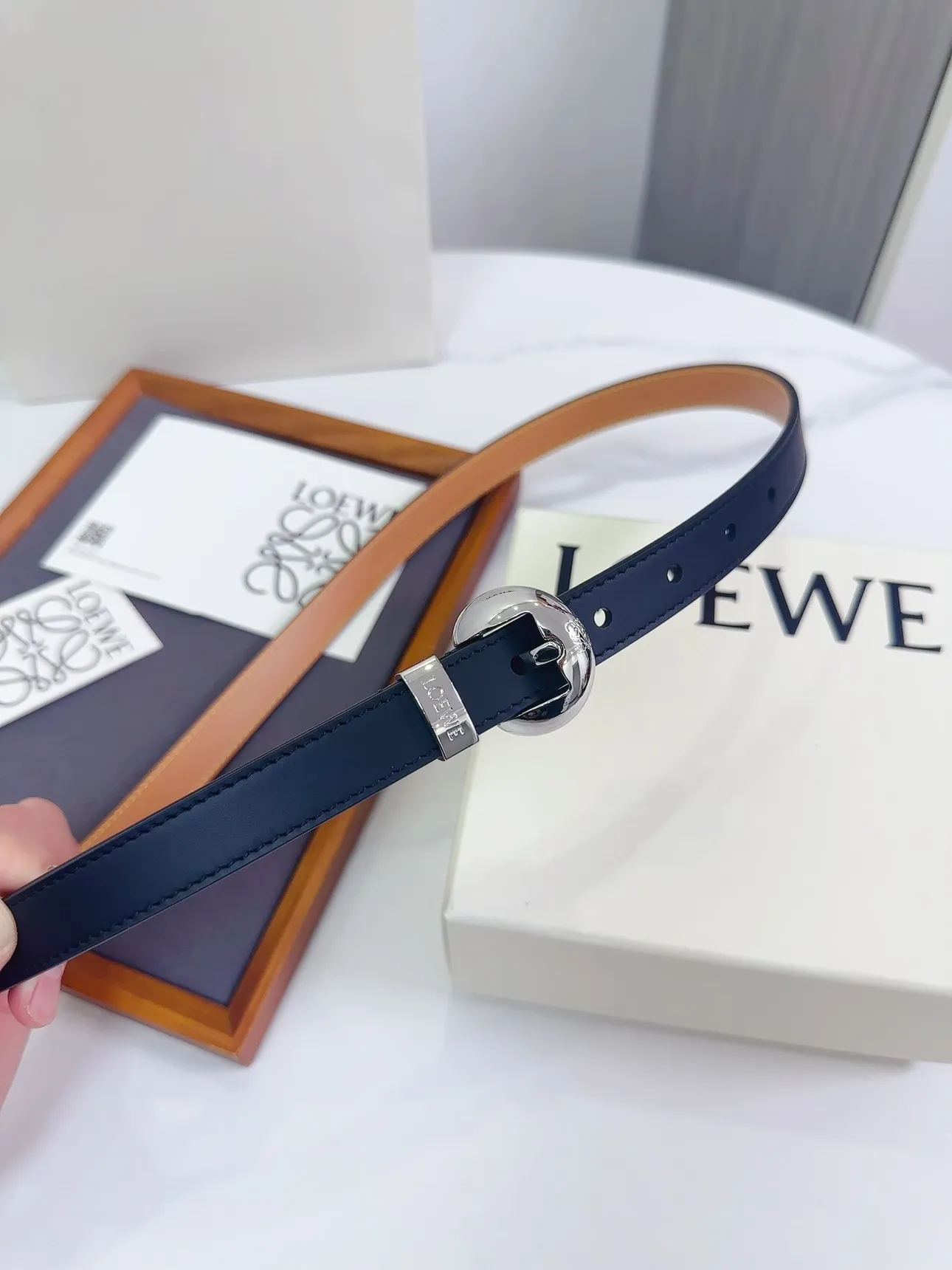 💰460💰Full package💰 💍Purchasing-grade LOEWE counter latest belt of the same style [Celebration][Celebration] Made of smooth cow leather narrow belt with Anagram Pebble pin buckle Excellent craftsmanship Personalized shape Exquisite material Width: 2.0cm