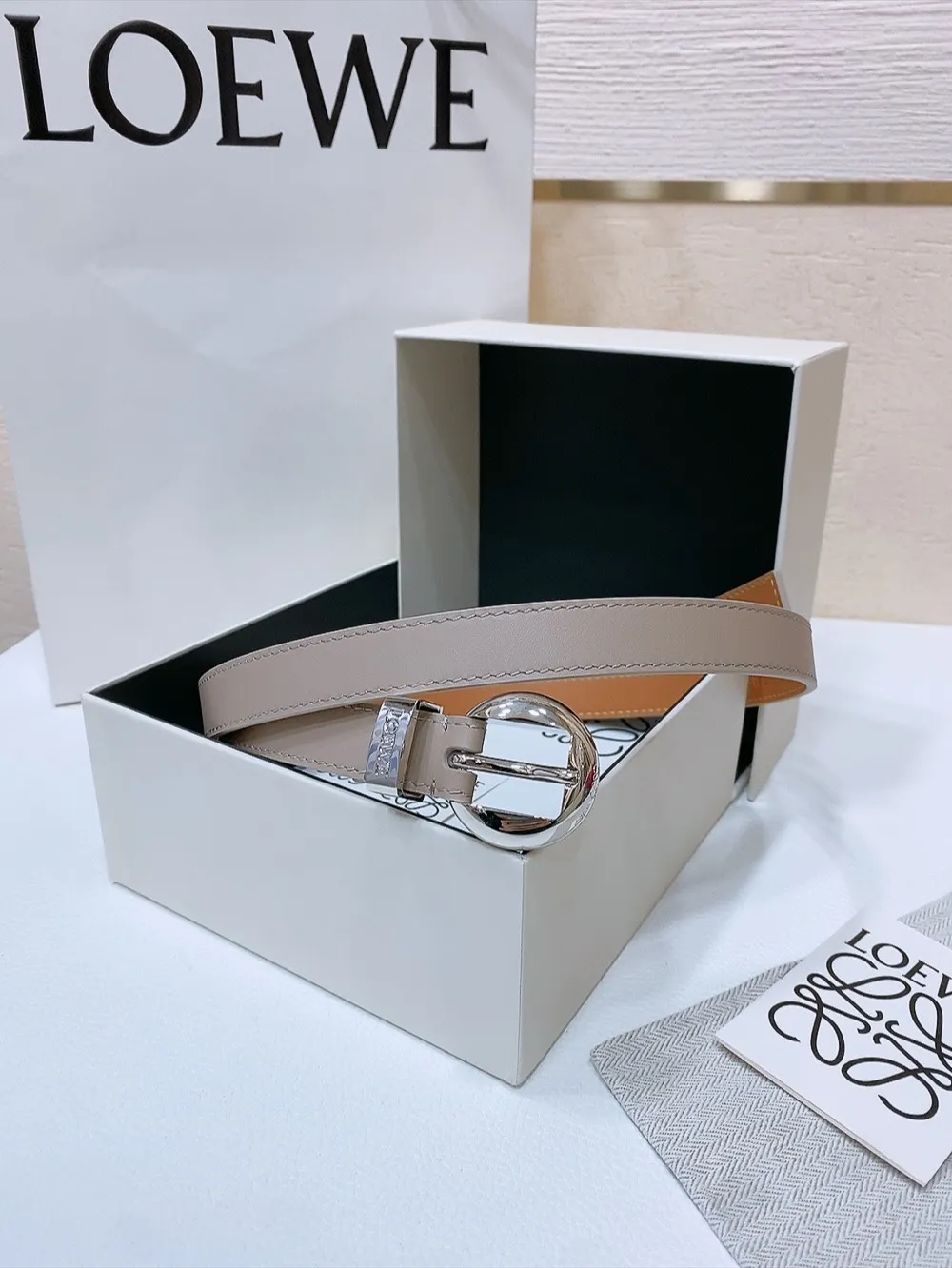 💰460💰Full package💰 💍Purchasing-grade LOEWE counter latest belt of the same style [Celebration][Celebration] Made of smooth cow leather narrow belt with Anagram Pebble pin buckle Excellent craftsmanship Personalized shape Exquisite material Width: 2.0cm