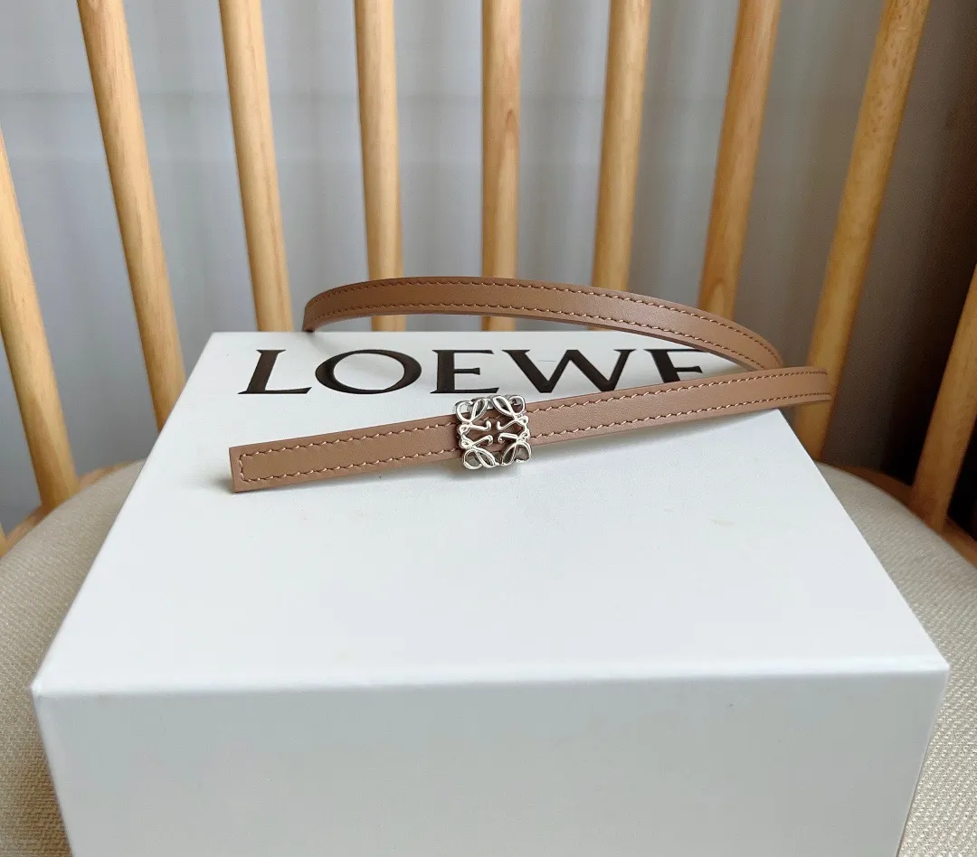 💰440💰Complete package💰 💍Purchasing-grade LOEWE counter's latest belt of the same style [Celebration][Celebration] Made of smooth cow leather double-sided belt, bright Anagram cube pin buckle, five-hole adjustment, excellent craftsmanship, personalized shape, exquisite material, width: 1.0cm
