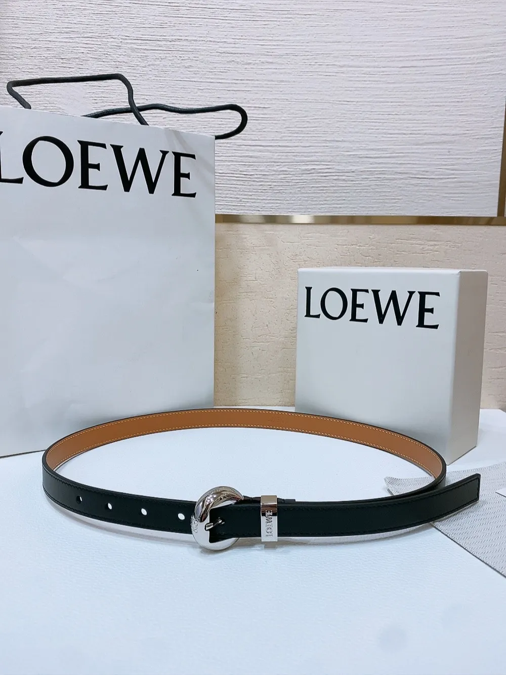 💰460💰Full package💰 💍Purchasing-grade LOEWE counter latest belt of the same style [Celebration][Celebration] Made of smooth cow leather narrow belt with Anagram Pebble pin buckle Excellent craftsmanship Personalized shape Exquisite material Width: 2.0cm