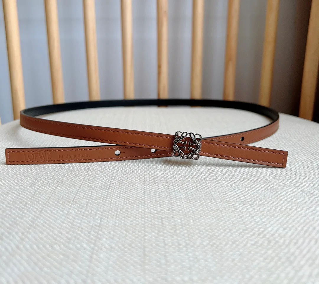 💰440💰Complete package💰 💍Purchasing-grade LOEWE counter's latest belt of the same style [Celebration][Celebration] Made of smooth cow leather double-sided belt, bright Anagram cube pin buckle, five-hole adjustment, excellent craftsmanship, personalized shape, exquisite material, width: 1.0cm