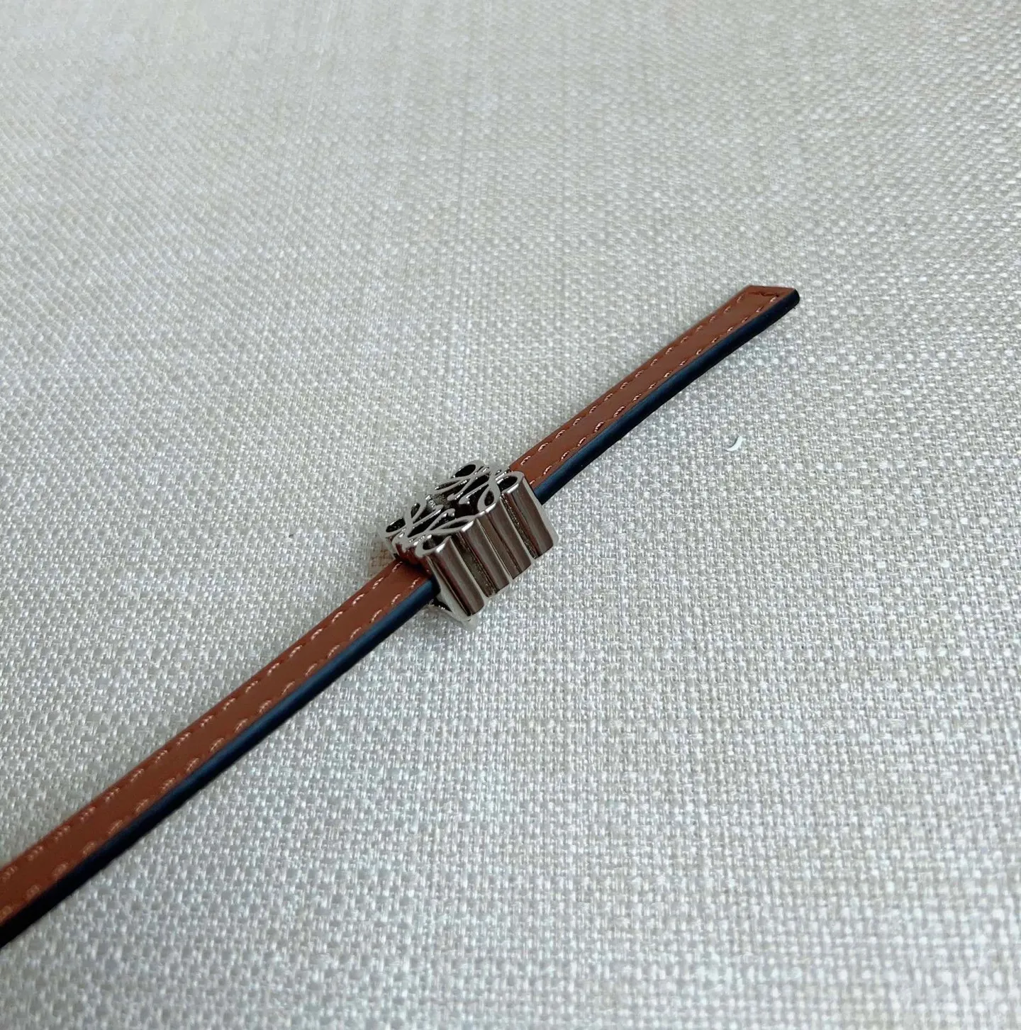 💰440💰Complete package💰 💍Purchasing-grade LOEWE counter's latest belt of the same style [Celebration][Celebration] Made of smooth cow leather double-sided belt, bright Anagram cube pin buckle, five-hole adjustment, excellent craftsmanship, personalized shape, exquisite material, width: 1.0cm