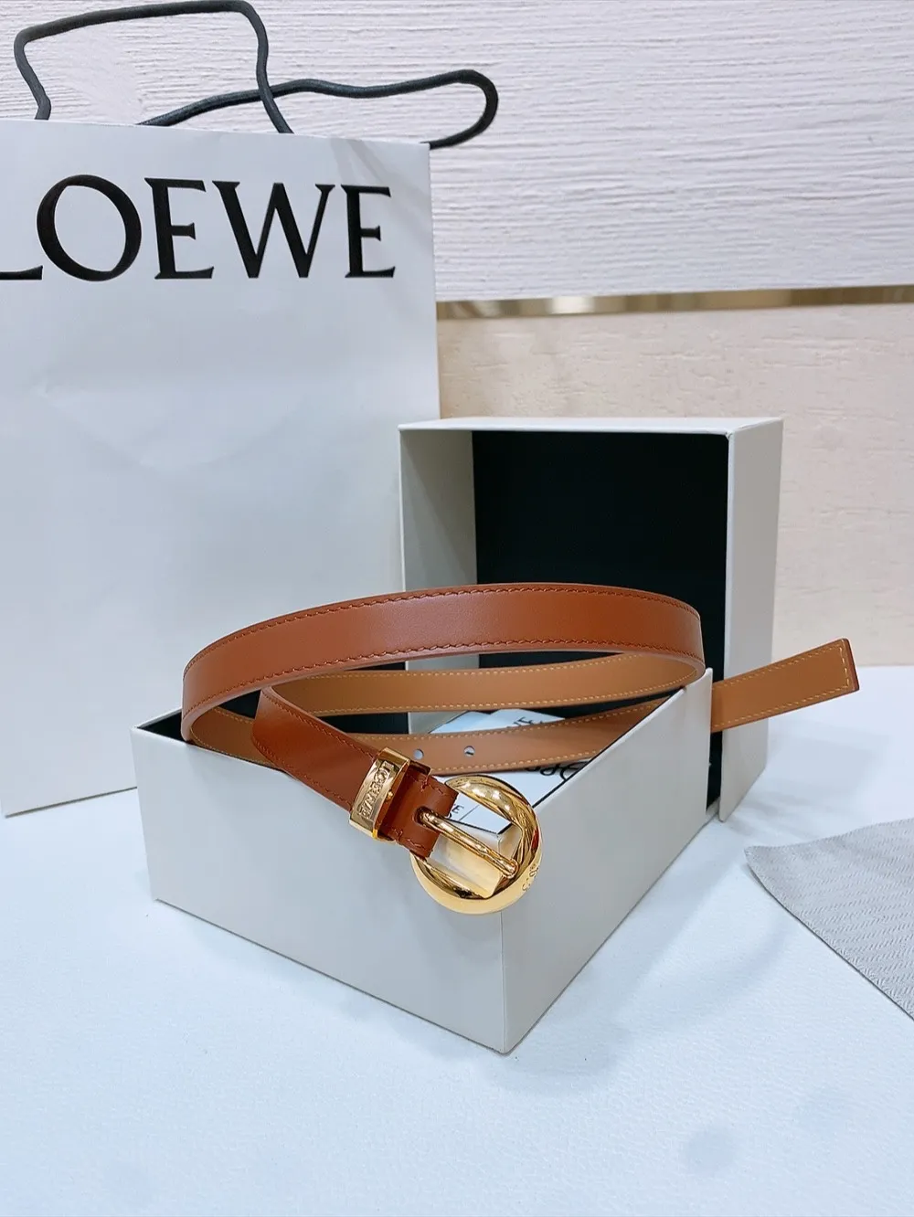💰460💰Full package💰 💍Purchasing-grade LOEWE counter latest belt of the same style [Celebration][Celebration] Made of smooth cow leather narrow belt with Anagram Pebble pin buckle Excellent craftsmanship Personalized shape Exquisite material Width: 2.0cm