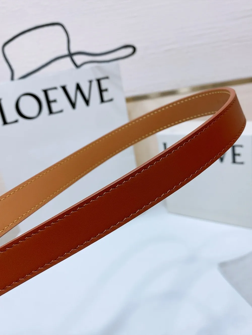 💰460💰Full package💰 💍Purchasing-grade LOEWE counter latest belt of the same style [Celebration][Celebration] Made of smooth cow leather narrow belt with Anagram Pebble pin buckle Excellent craftsmanship Personalized shape Exquisite material Width: 2.0cm