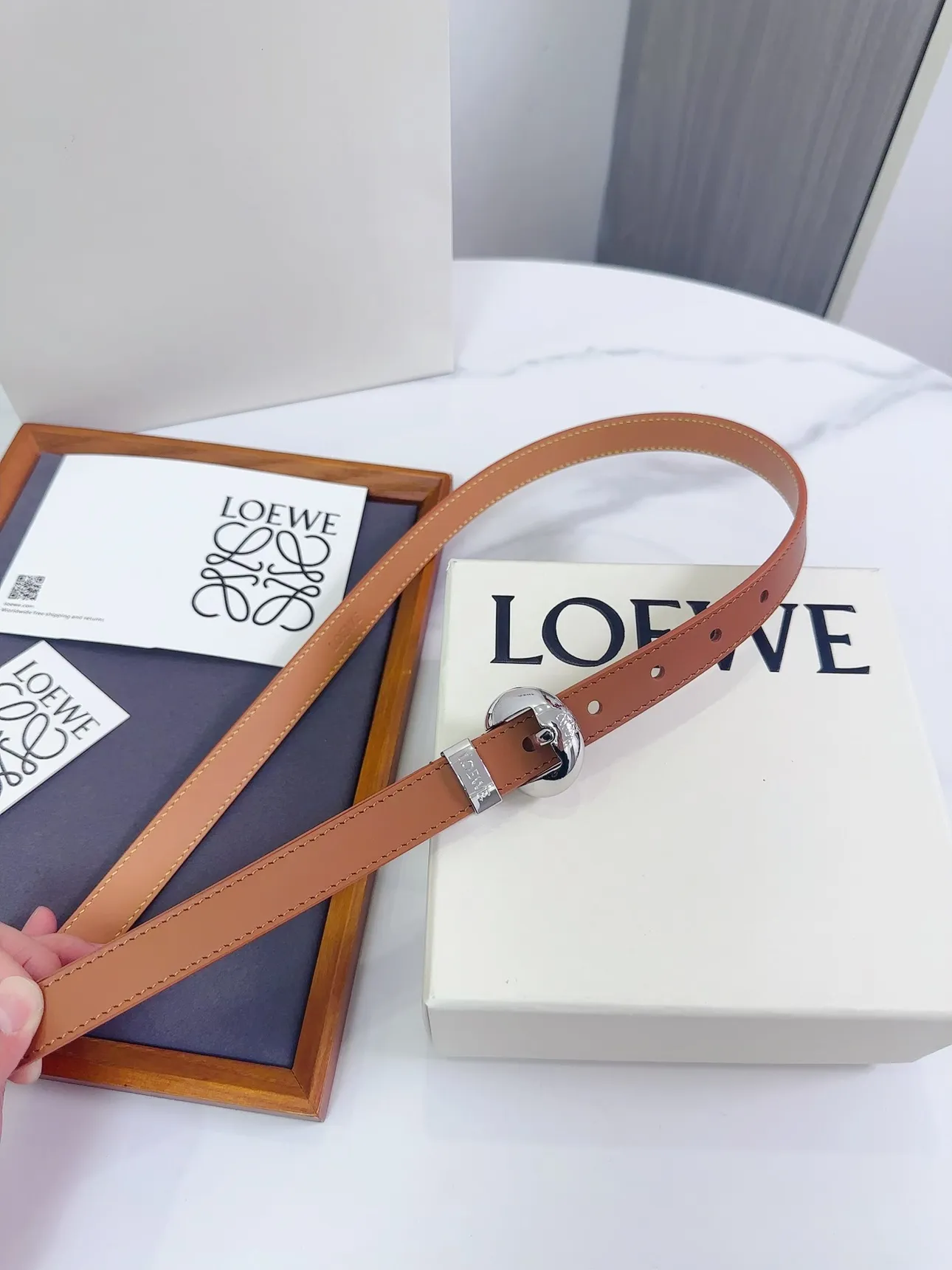 💰460💰Full package💰 💍Purchasing-grade LOEWE counter latest belt of the same style [Celebration][Celebration] Made of smooth cow leather narrow belt with Anagram Pebble pin buckle Excellent craftsmanship Personalized shape Exquisite material Width: 2.0cm