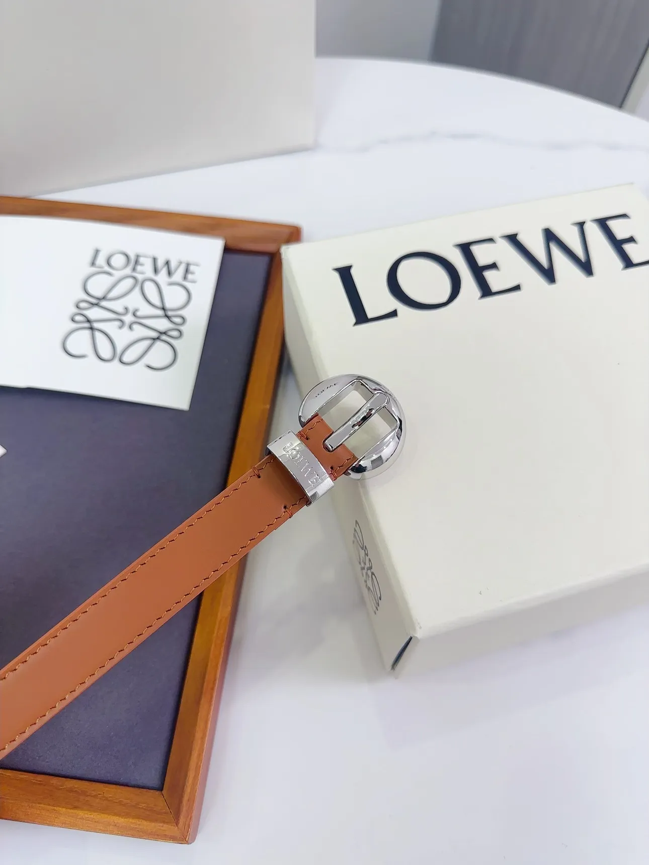 💰460💰Full package💰 💍Purchasing-grade LOEWE counter latest belt of the same style [Celebration][Celebration] Made of smooth cow leather narrow belt with Anagram Pebble pin buckle Excellent craftsmanship Personalized shape Exquisite material Width: 2.0cm