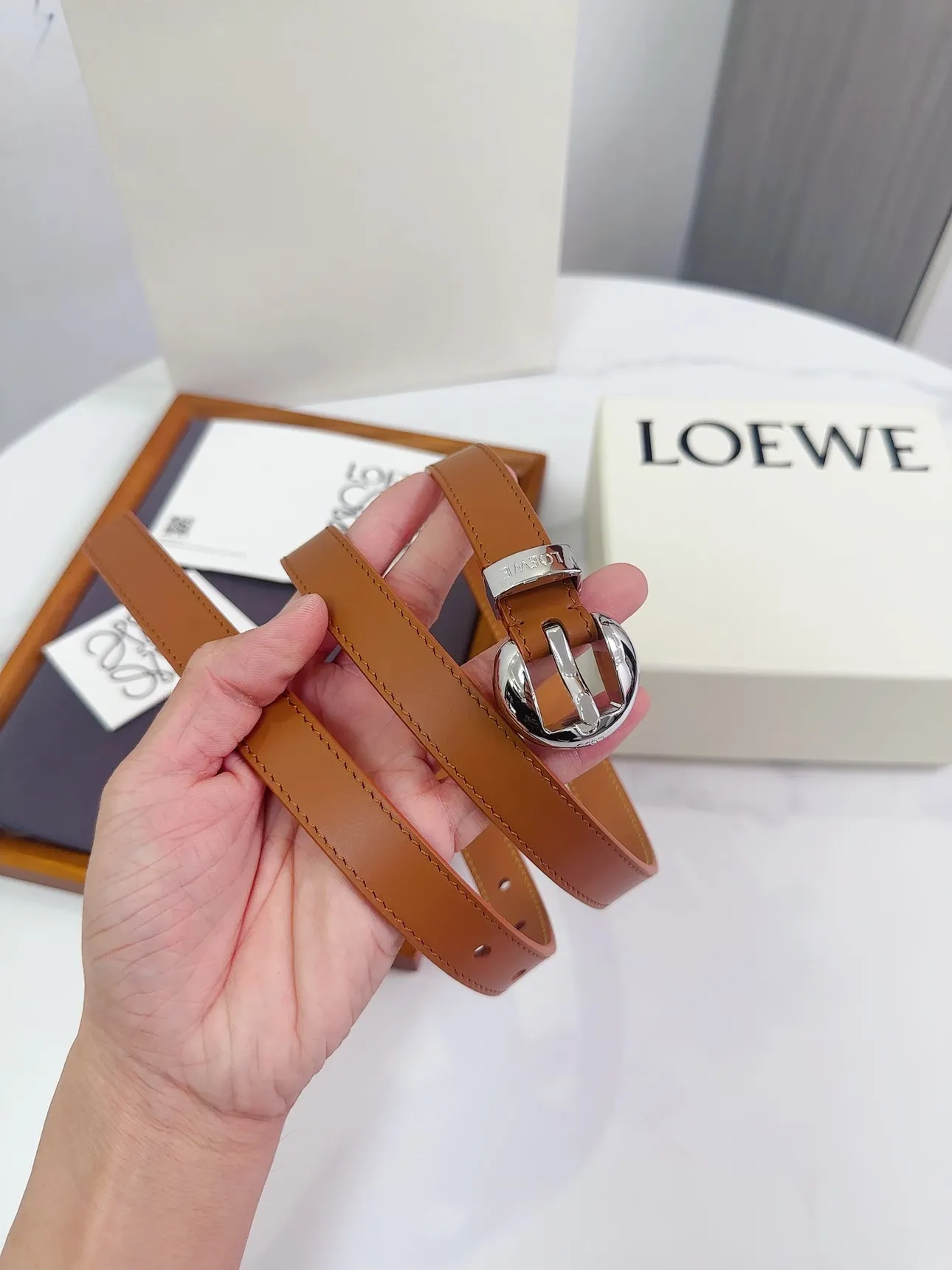 💰460💰Full package💰 💍Purchasing-grade LOEWE counter latest belt of the same style [Celebration][Celebration] Made of smooth cow leather narrow belt with Anagram Pebble pin buckle Excellent craftsmanship Personalized shape Exquisite material Width: 2.0cm