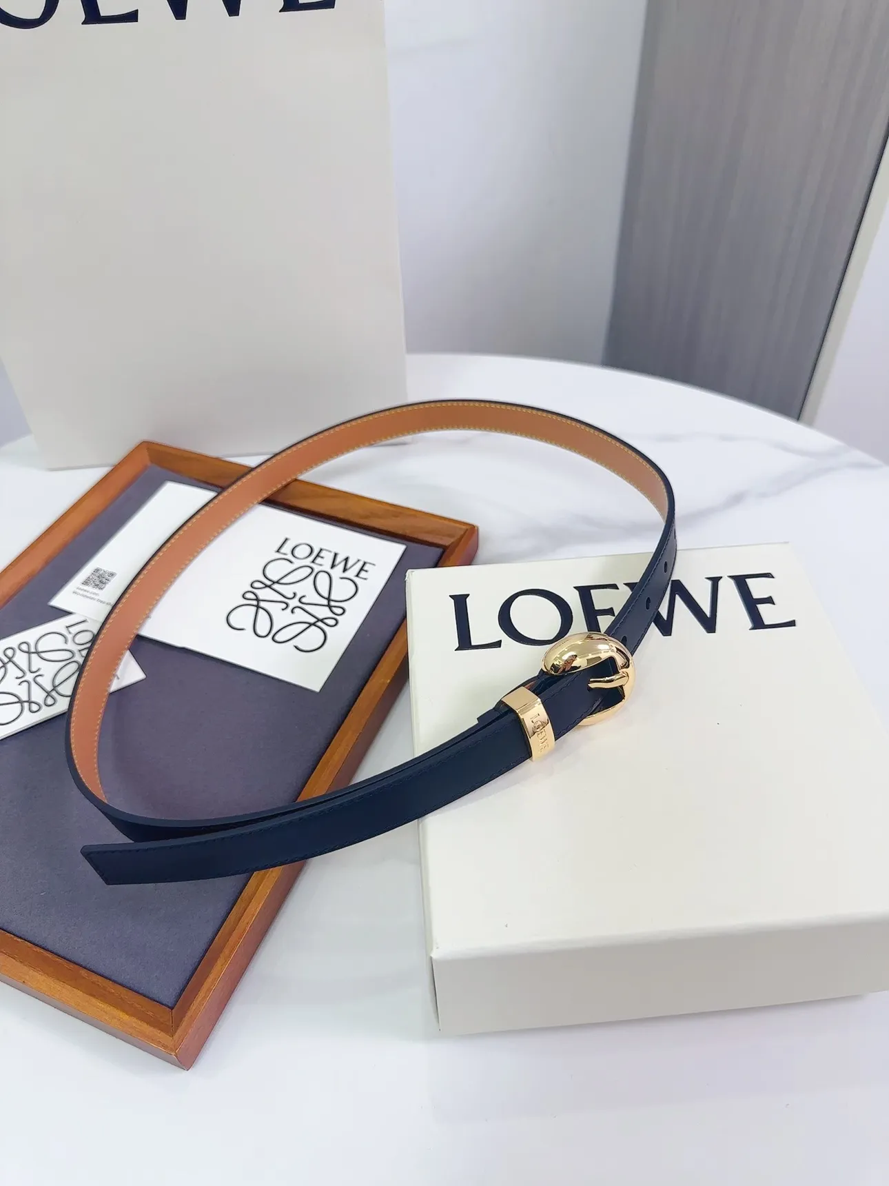 💰460💰Full package💰 💍Purchasing-grade LOEWE counter latest belt of the same style [Celebration][Celebration] Made of smooth cow leather narrow belt with Anagram Pebble pin buckle Excellent craftsmanship Personalized shape Exquisite material Width: 2.0cm