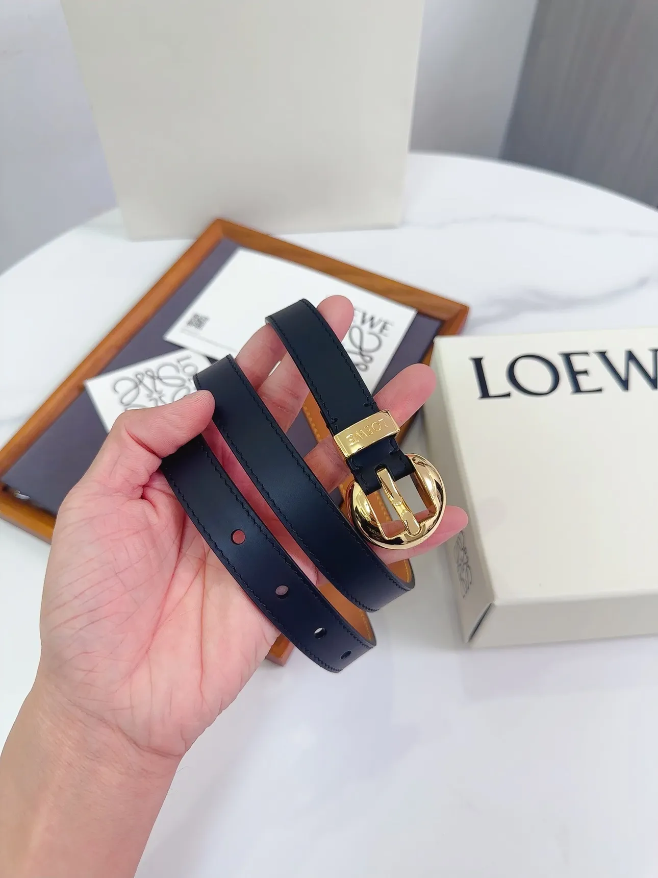 💰460💰Full package💰 💍Purchasing-grade LOEWE counter latest belt of the same style [Celebration][Celebration] Made of smooth cow leather narrow belt with Anagram Pebble pin buckle Excellent craftsmanship Personalized shape Exquisite material Width: 2.0cm