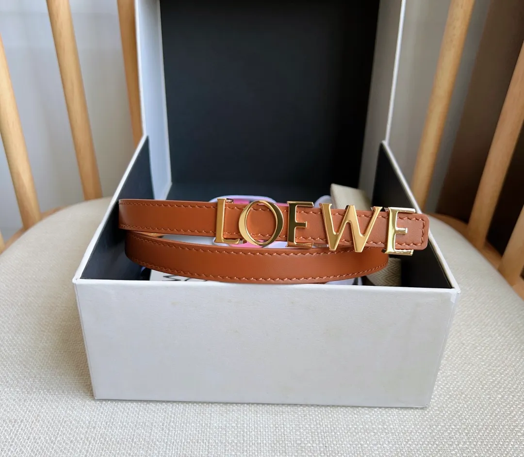 💰440💰Complete package💰 💍Purchasing-grade LOEWE counter latest belt of the same style [Celebration][Celebration] Made of smooth cow leather belt decorated with metal LOEWE belt buckle five-hole adjustment Excellent craftsmanship Personalized shape Exquisite material Width: 1.5cm