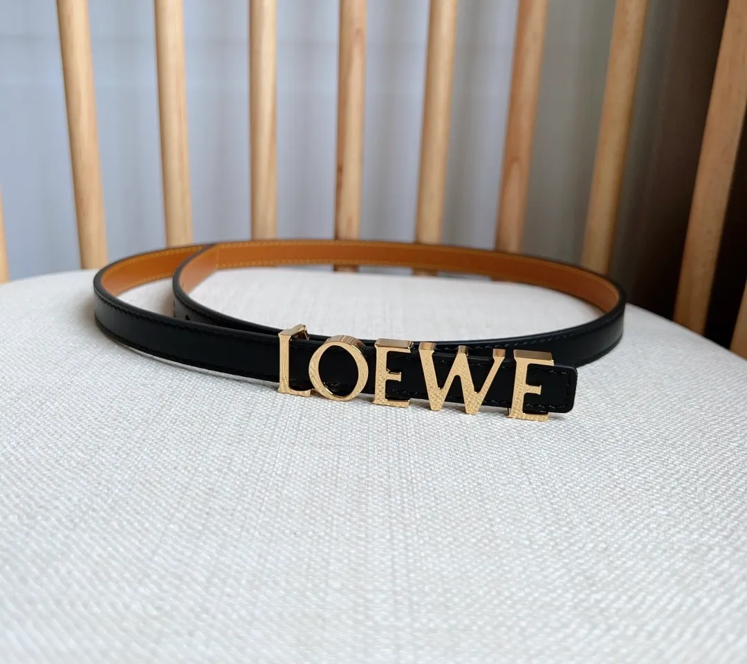 💰440💰Complete package💰 💍Purchasing-grade LOEWE counter latest belt of the same style [Celebration][Celebration] Made of smooth cow leather belt decorated with metal LOEWE belt buckle five-hole adjustment Excellent craftsmanship Personalized shape Exquisite material Width: 1.5cm