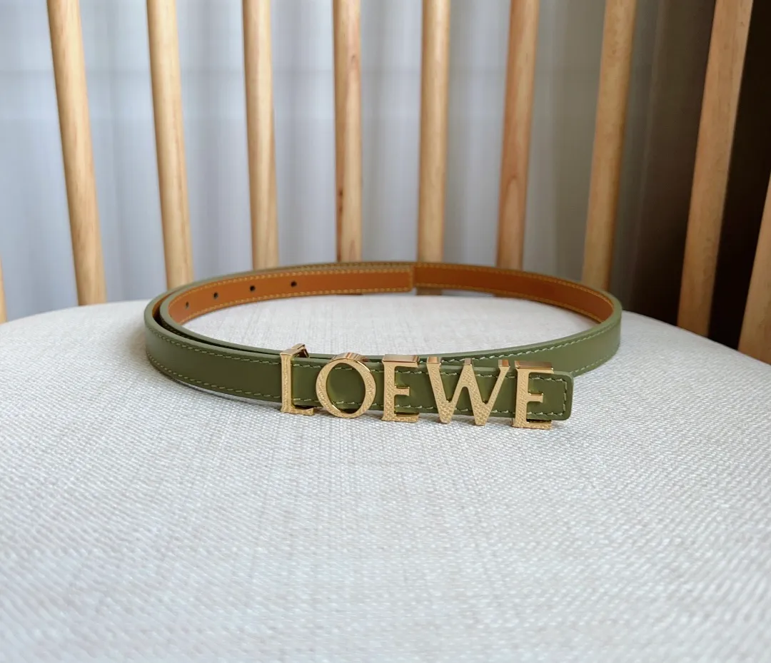 💰440💰Complete package💰 💍Purchasing-grade LOEWE counter latest belt of the same style [Celebration][Celebration] Made of smooth cow leather belt decorated with metal LOEWE belt buckle five-hole adjustment Excellent craftsmanship Personalized shape Exquisite material Width: 1.5cm