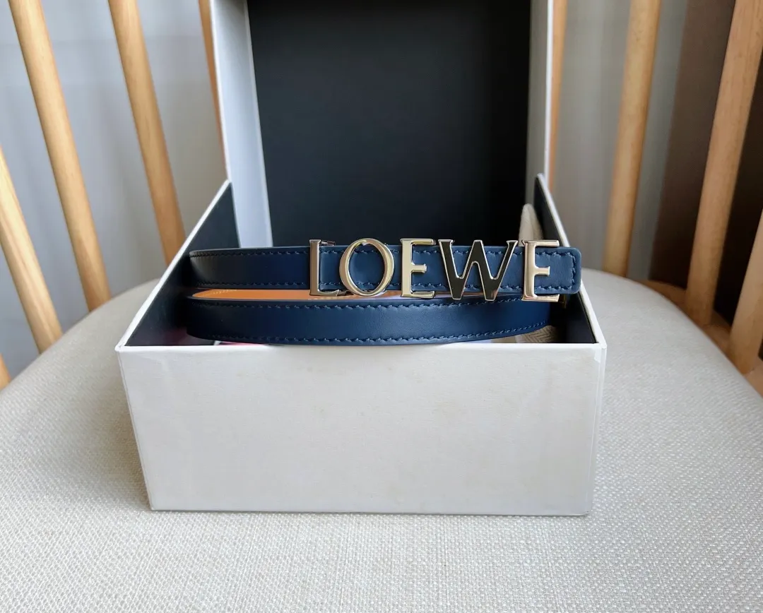 💰440💰Complete package💰 💍Purchasing-grade LOEWE counter latest belt of the same style [Celebration][Celebration] Made of smooth cow leather belt decorated with metal LOEWE belt buckle five-hole adjustment Excellent craftsmanship Personalized shape Exquisite material Width: 1.5cm