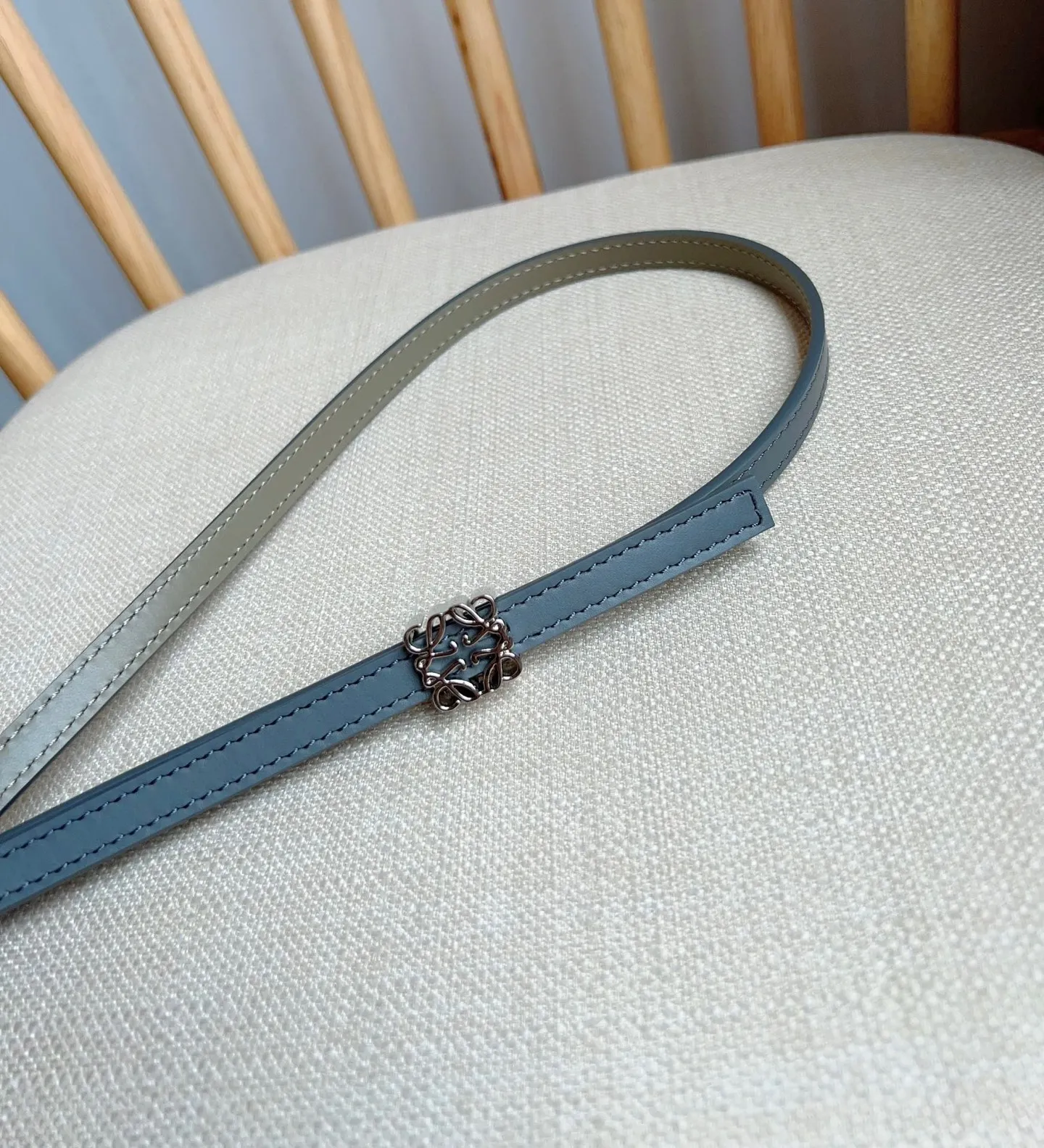 💰440💰Complete package💰 💍Purchasing-grade LOEWE counter's latest belt of the same style [Celebration][Celebration] Made of smooth cow leather double-sided belt, bright Anagram cube pin buckle, five-hole adjustment, excellent craftsmanship, personalized shape, exquisite material, width: 1.0cm