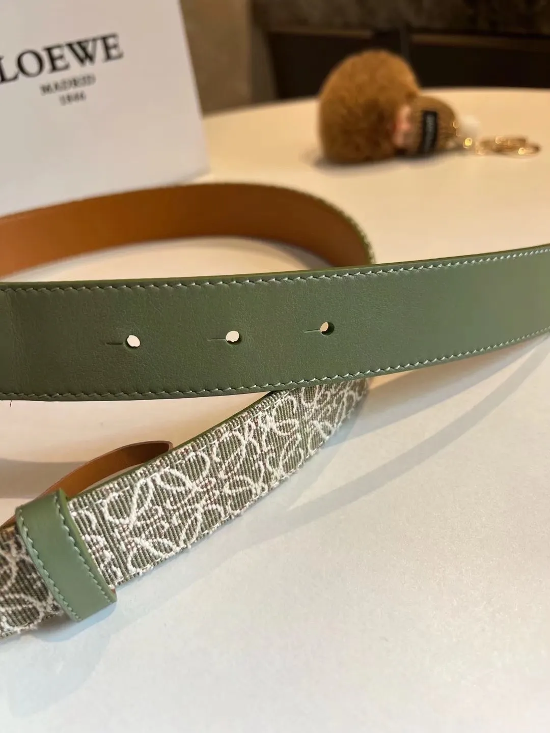 💰480💰Full package💰 💍Purchasing-grade belt recommendation—LOEVE's new logo jacquard women's belt. The jacquard fabric is woven with a unique process and has uneven texture and a strong three-dimensional effect. At the same time, the jacquard yarn requires excellent quality and a higher grade. 3.0cm.