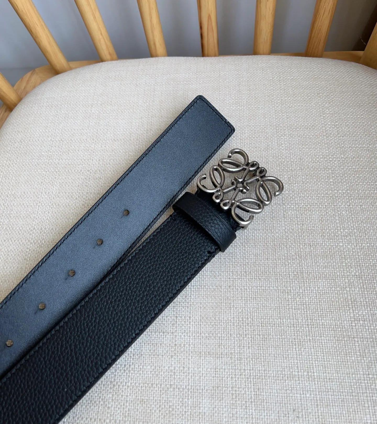 💰480💰Full package💰 💍Purchasing-grade LOEWE counter's latest belt of the same style [Celebration][Celebration] Made of smooth cow leather belt, equipped with LOEWE Anagram pin buckle five-hole adjustment, excellent craftsmanship, personalized shape, exquisite material, width: 4.0cm