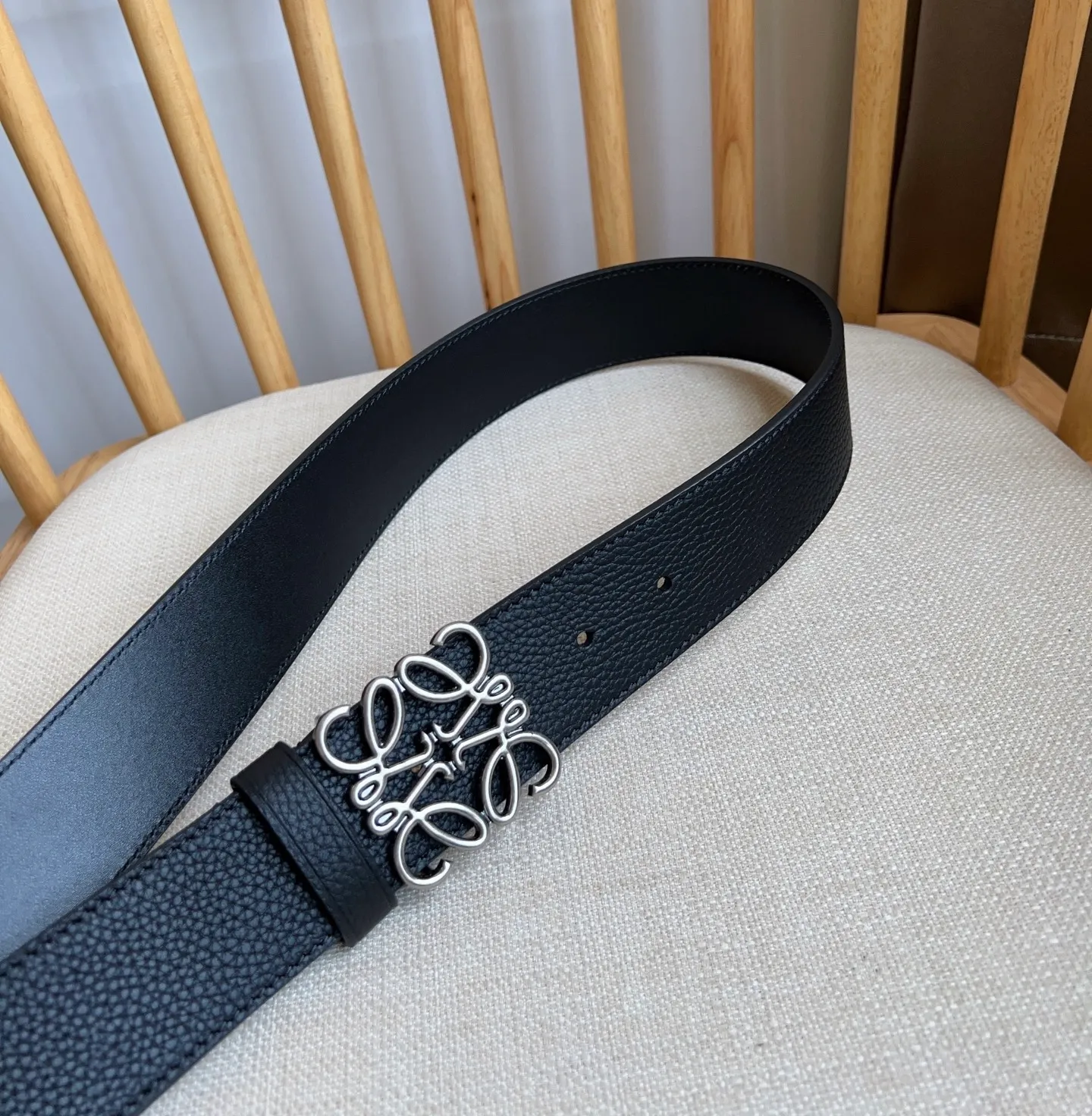 💰480💰Full package💰 💍Purchasing-grade LOEWE counter's latest belt of the same style [Celebration][Celebration] Made of smooth cow leather belt, equipped with LOEWE Anagram pin buckle five-hole adjustment, excellent craftsmanship, personalized shape, exquisite material, width: 4.0cm