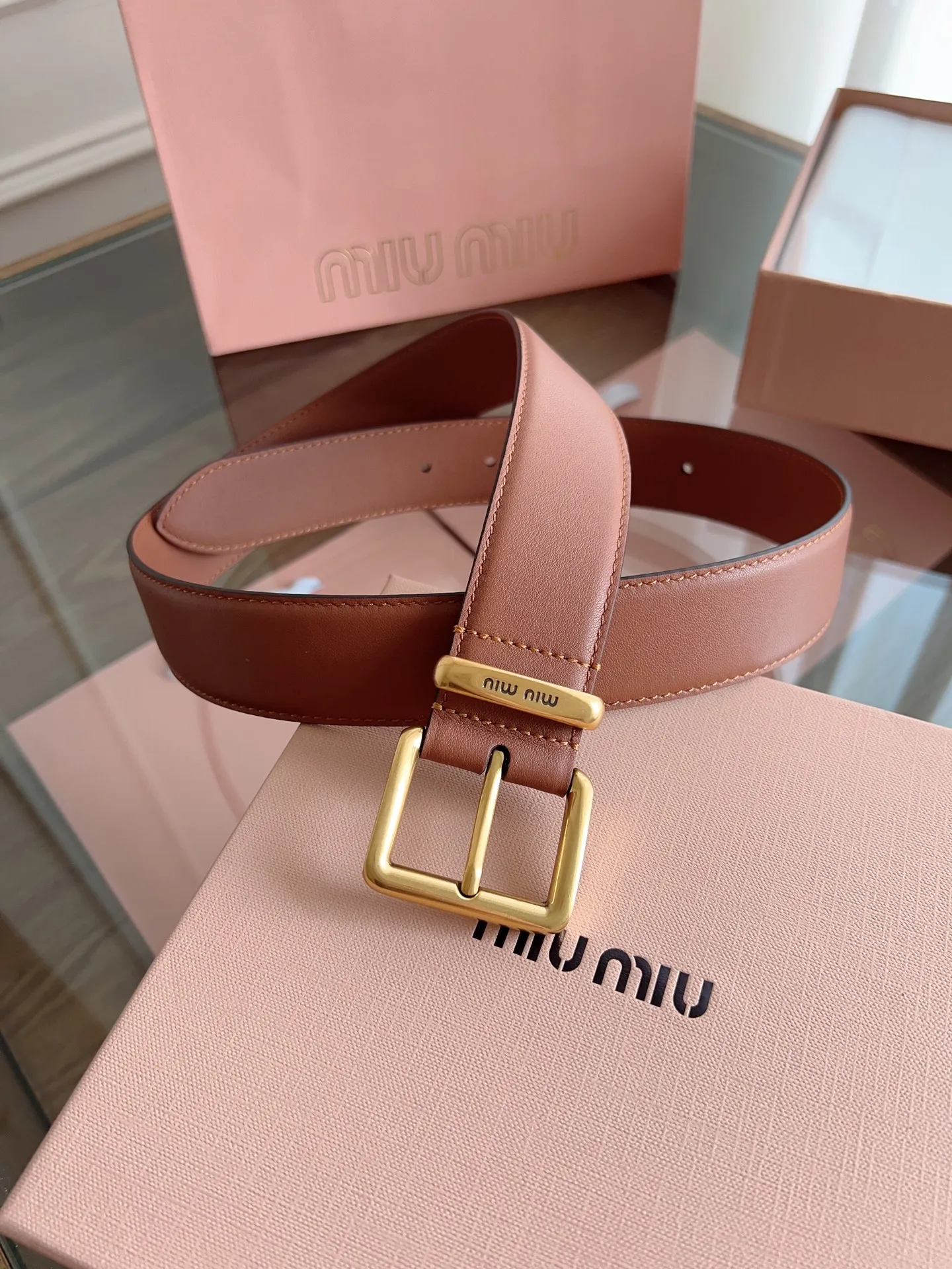 💰460💰Full package💰 💍Purchase level MiuMiu⚡️🌹Width 3.5cm No. 5CC536⚡️🌹Double-sided first-layer calfskin material, soft and comfortable leather⚡️🌹Original steel stamped logo on the back. Fine workmanship, with pure copper buckle (bronze, gold, silver)