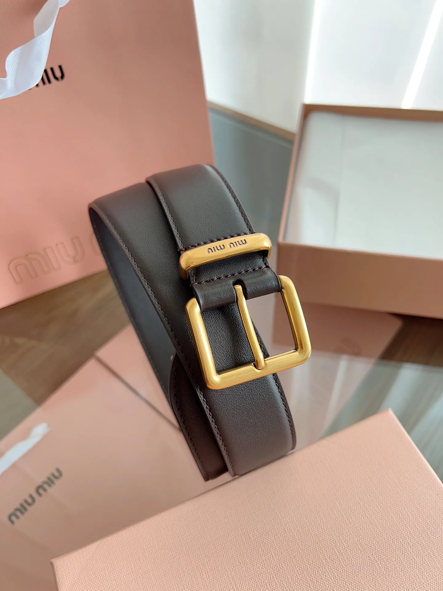 💰460💰Full package💰 💍Purchase level MiuMiu⚡️🌹Width 3.5cm No. 5CC536⚡️🌹Double-sided first-layer calfskin material, soft and comfortable leather⚡️🌹Original steel stamped logo on the back. Fine workmanship, with pure copper buckle (bronze, gold, silver)