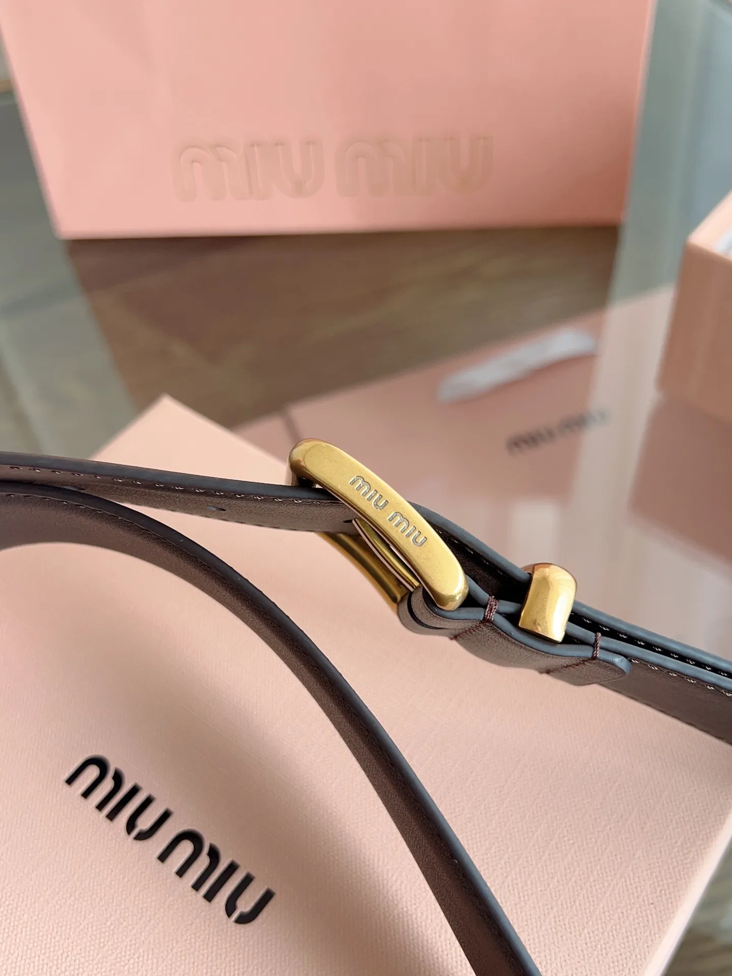 💰460💰Full package💰 💍Purchase level MiuMiu⚡️🌹Width 3.5cm No. 5CC536⚡️🌹Double-sided first-layer calfskin material, soft and comfortable leather⚡️🌹Original steel stamped logo on the back. Fine workmanship, with pure copper buckle (bronze, gold, silver)