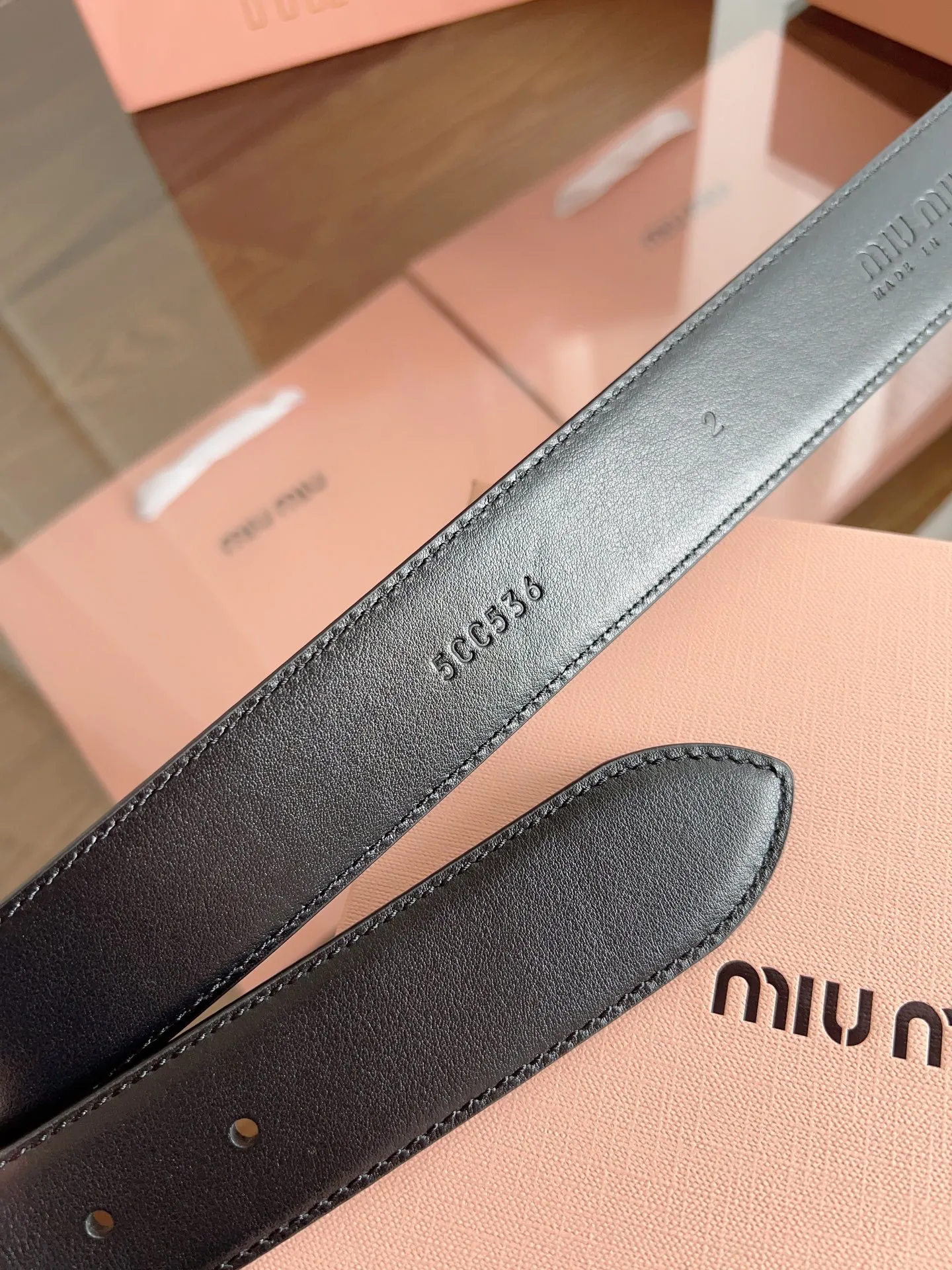 💰460💰Full package💰 💍Purchase level MiuMiu⚡️🌹Width 3.5cm No. 5CC536⚡️🌹Double-sided first-layer calfskin material, soft and comfortable leather⚡️🌹Original steel stamped logo on the back. Fine workmanship, with pure copper buckle (bronze, gold, silver)