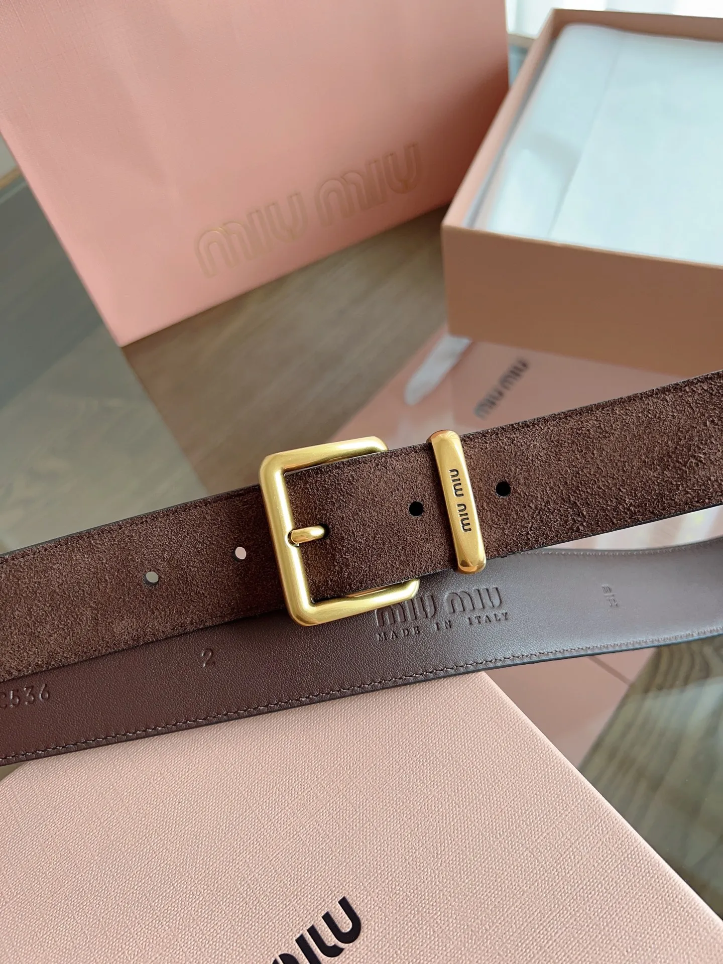 💰460💰Full package💰 💍Purchase level MiuMiu⚡️🌹Width 3.5cm No. 5CC536⚡️🌹Double-sided first-layer suede calfskin material, soft and comfortable leather⚡️🌹Original steel stamped logo on the back. Fine workmanship, with pure copper buckle (bronze, gold, silver)