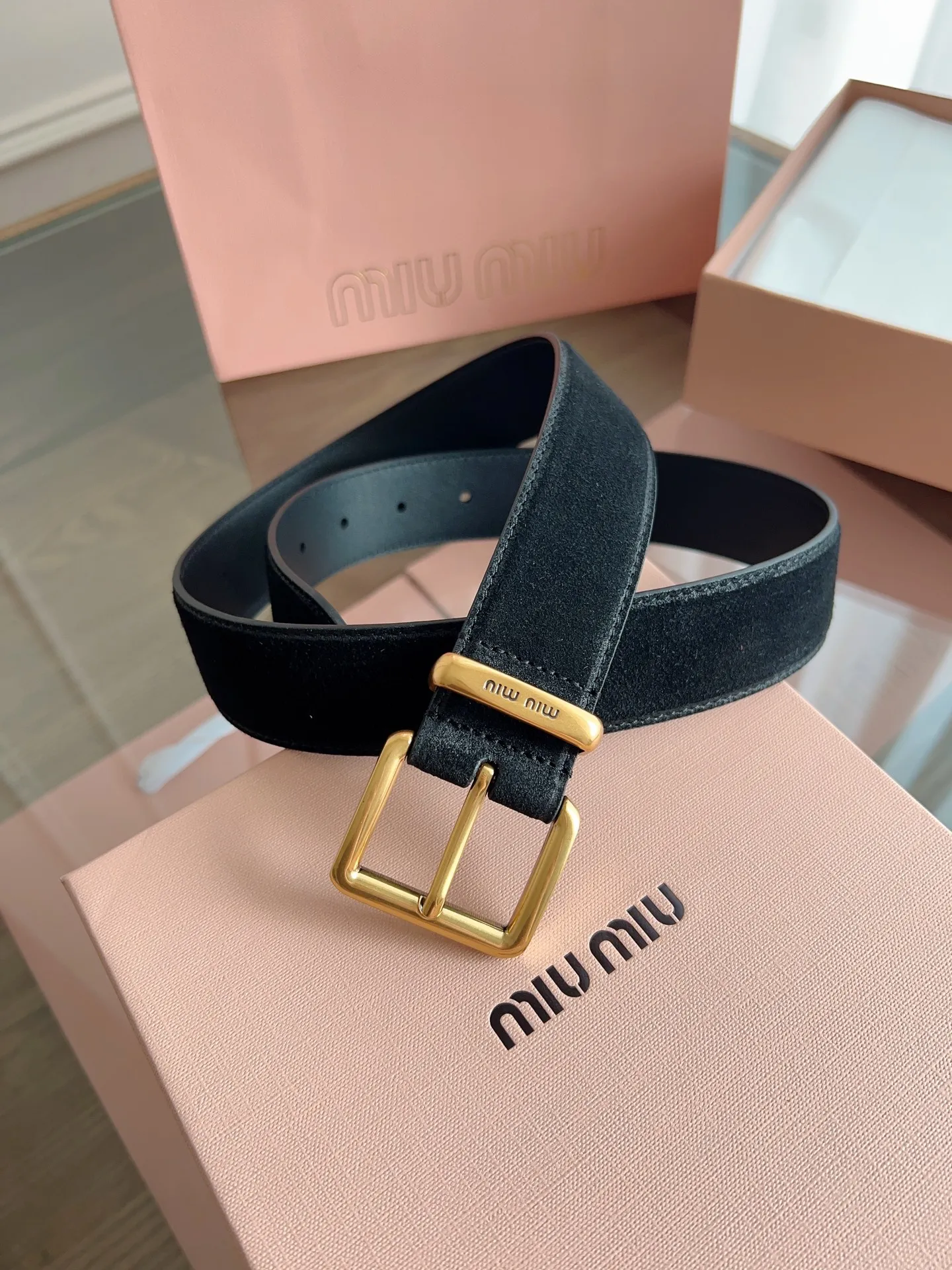 💰460💰Full package💰 💍Purchase level MiuMiu⚡️🌹Width 3.5cm No. 5CC536⚡️🌹Double-sided first-layer suede calfskin material, soft and comfortable leather⚡️🌹Original steel stamped logo on the back. Fine workmanship, with pure copper buckle (bronze, gold, silver)