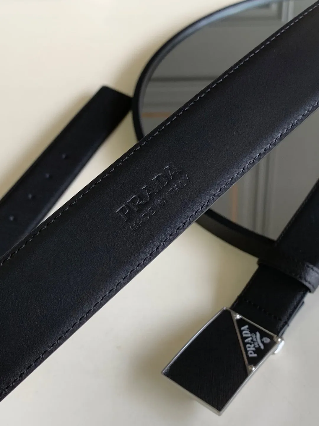 💰480💰Full package💰 💍Purchase level Prada official website synchronization, new Prada Saffiano leather double-sided black cross pattern new plate buckle, belt width 3.4 cm buckle with engraved nameplate💓💓💓