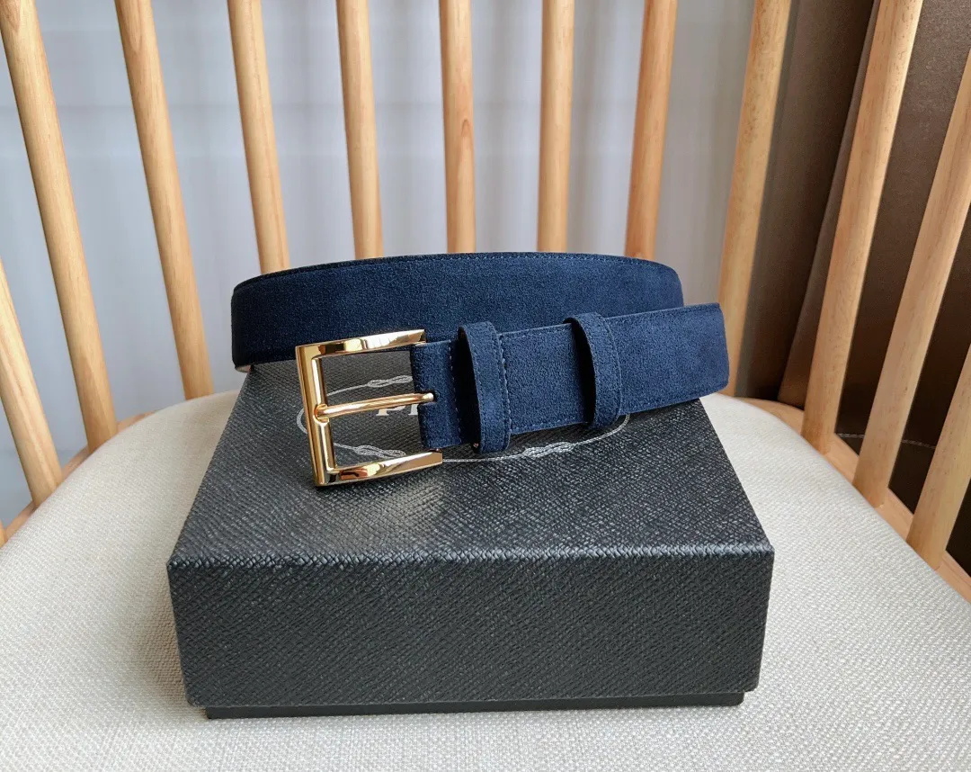 💰480💰Full package💰 💍Purchase-grade PRADA (Prada) ⚡️🌹The latest model at the counter. This suede leather belt has a simple yet exquisite style. The end is eye-catchingly decorated with an enamel triangular metal logo⚡️🌹It is the brand's iconic material. Unisex Width 3.5cm
