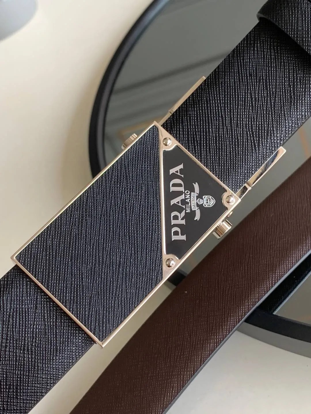 💰480💰Full package💰 💍Purchase level Prada official website synchronization, new Prada Saffiano leather double-sided black cross pattern new plate buckle, belt width 3.4 cm buckle with engraved nameplate💓💓💓