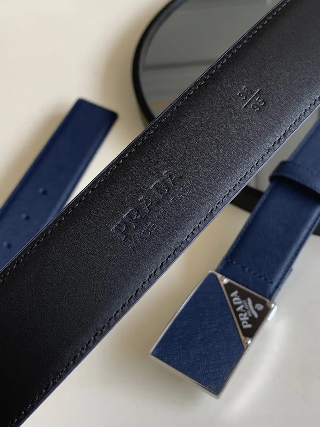 💰480💰Full package💰 💍Purchase level Prada official website synchronization, new Prada Saffiano leather double-sided black cross pattern new plate buckle, belt width 3.4 cm buckle with engraved nameplate💓💓💓