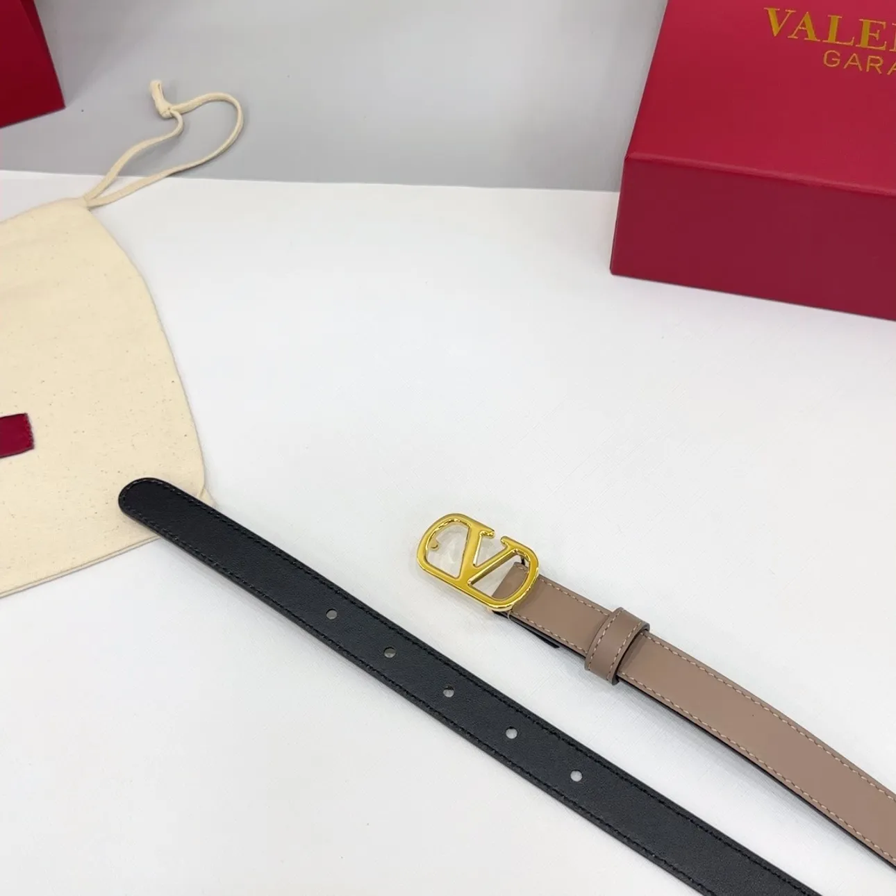 💰460💰Full package💰 💍Purchasing-grade Valentino belt ⚡️Width 2.0cm, double-sided first-layer cowhide leather ⚡️Length: .75.80.85.90.95.100 Euro, two-color hardware copper buckle original mold opening and customization to celebrate][Celebration][Celebration]