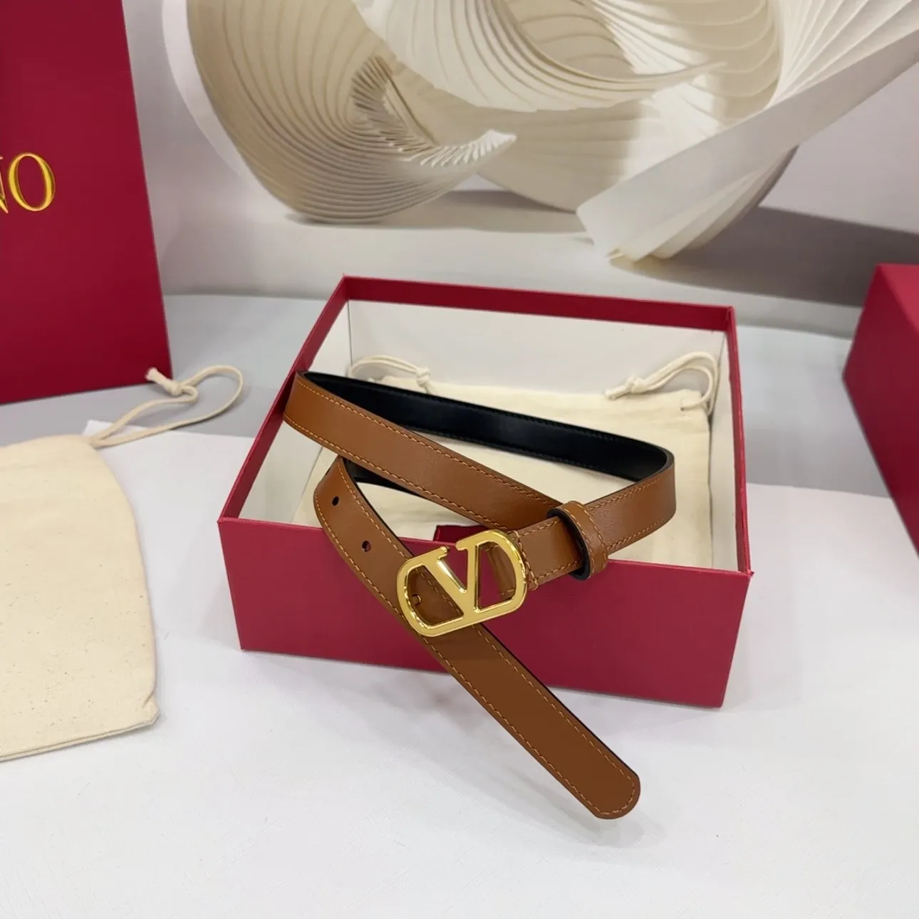 💰460💰Full package💰 💍Purchasing-grade Valentino belt ⚡️Width 2.0cm, double-sided first-layer cowhide leather ⚡️Length: .75.80.85.90.95.100 Euro, two-color hardware copper buckle original mold opening and customization to celebrate][Celebration][Celebration]