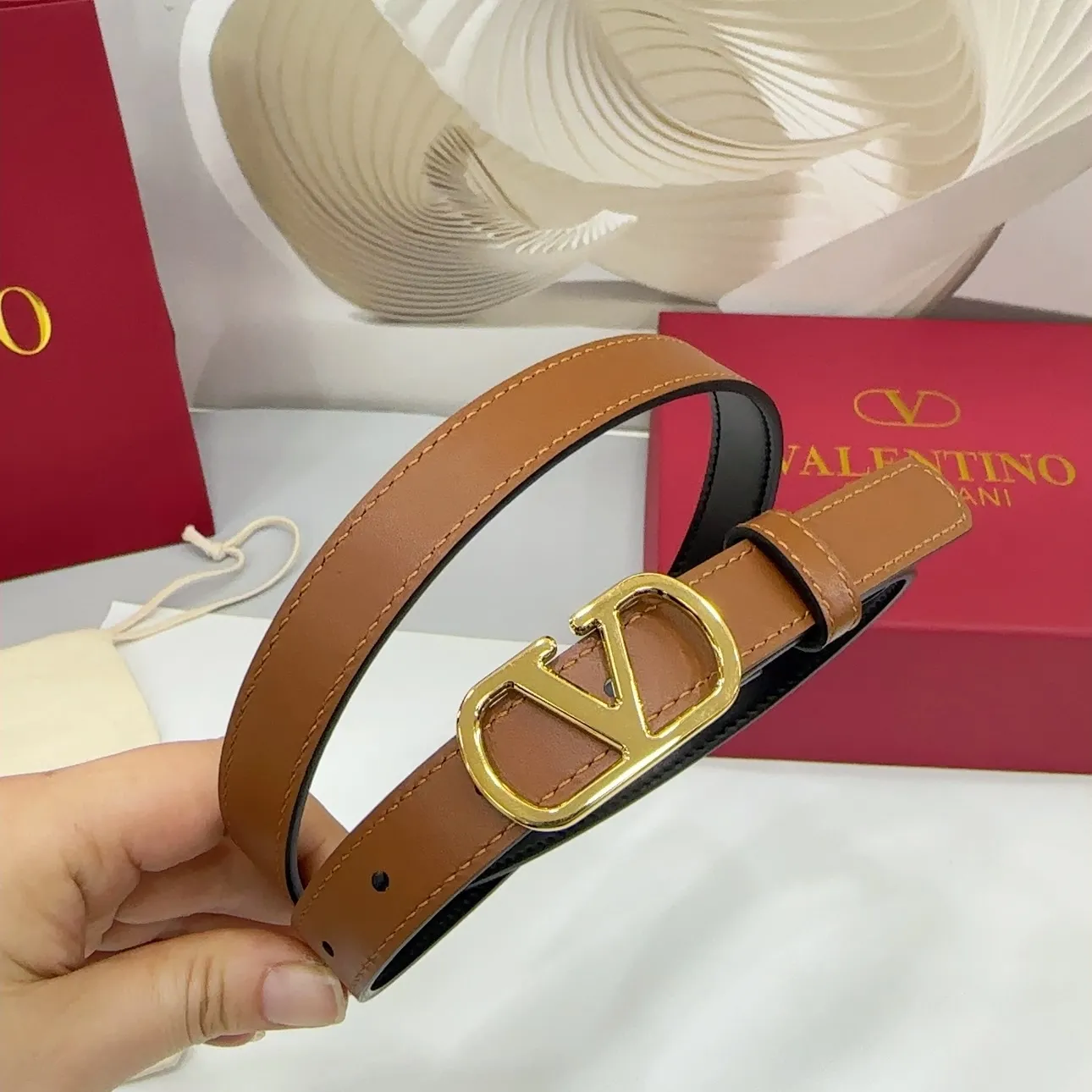 💰460💰Full package💰 💍Purchasing-grade Valentino belt ⚡️Width 2.0cm, double-sided first-layer cowhide leather ⚡️Length: .75.80.85.90.95.100 Euro, two-color hardware copper buckle original mold opening and customization to celebrate][Celebration][Celebration]