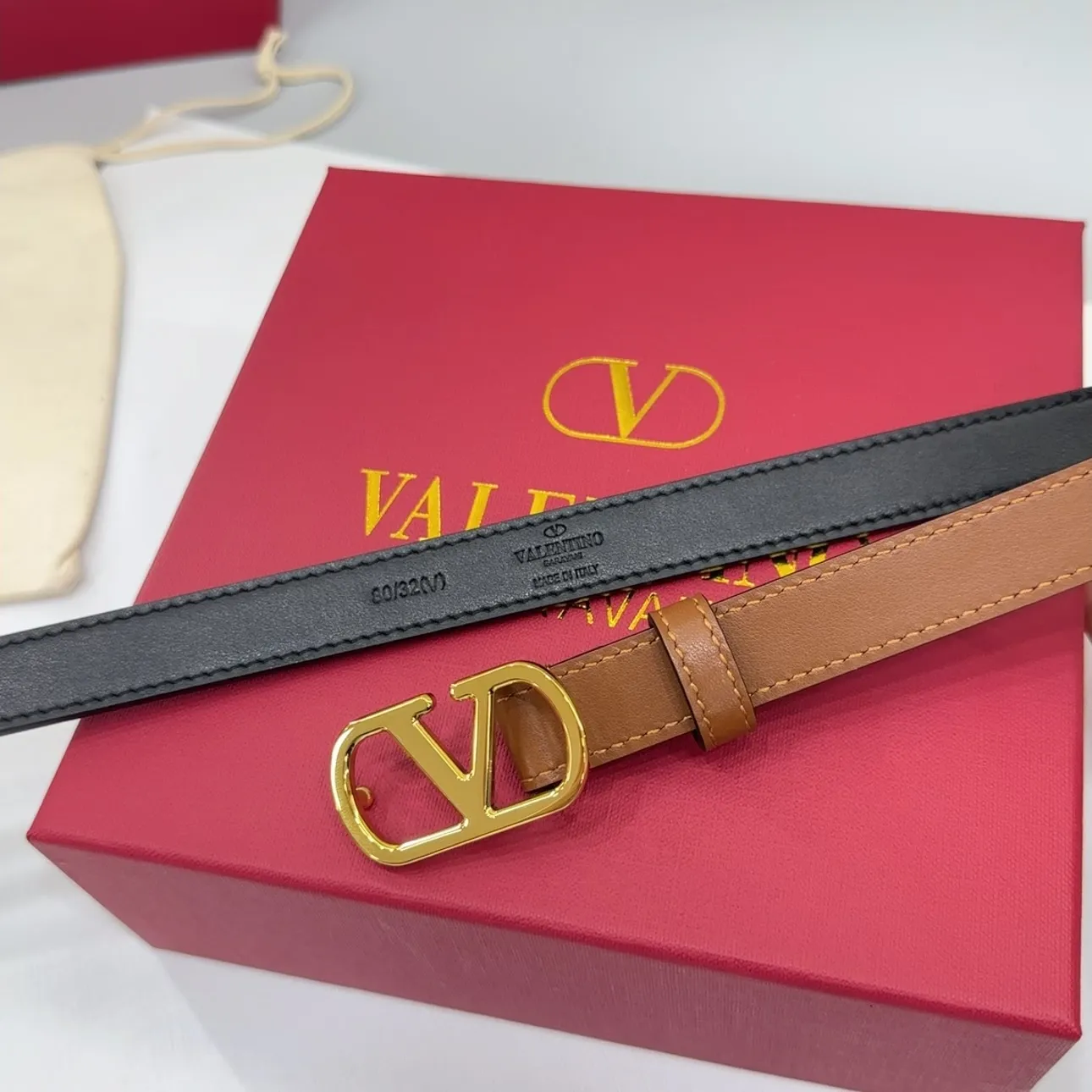 💰460💰Full package💰 💍Purchasing-grade Valentino belt ⚡️Width 2.0cm, double-sided first-layer cowhide leather ⚡️Length: .75.80.85.90.95.100 Euro, two-color hardware copper buckle original mold opening and customization to celebrate][Celebration][Celebration]