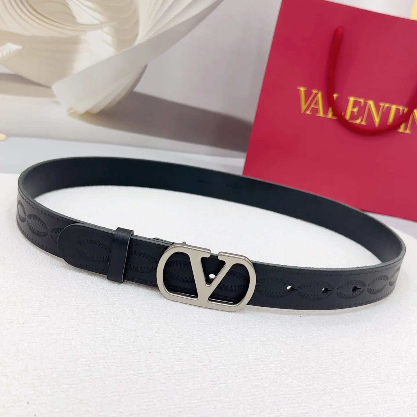 💰480💰Full package💰 💍Purchasing-grade Valentino belt⚡️🌹Width 3.0cm, double-sided first-layer cowhide⚡️🌹Length: .75.80.85.9095.100 Euro, original copper hardware buckle molded and customized⚡️🌹