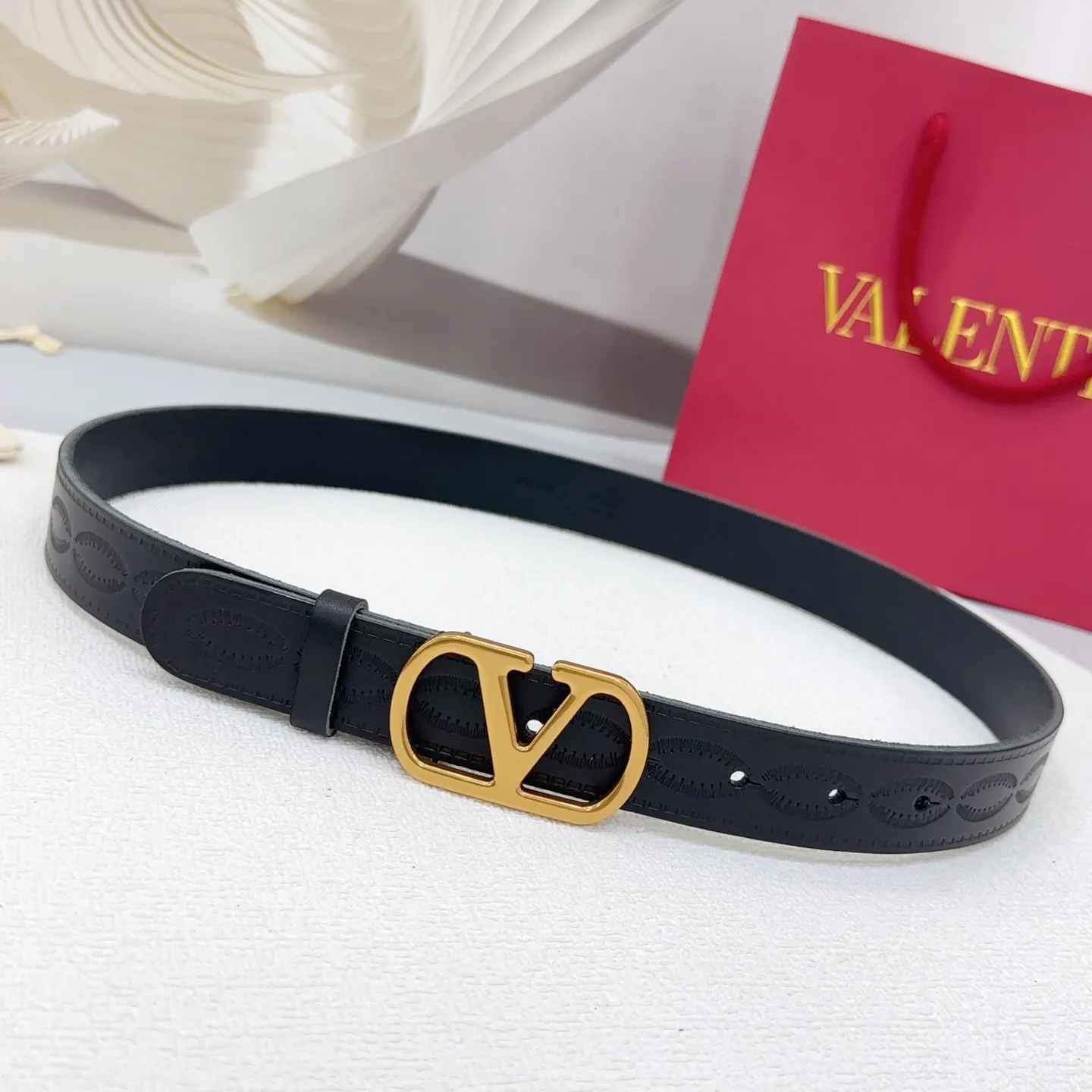 💰480💰Full package💰 💍Purchasing-grade Valentino belt⚡️🌹Width 3.0cm, double-sided first-layer cowhide⚡️🌹Length: .75.80.85.9095.100 Euro, original copper hardware buckle molded and customized⚡️🌹