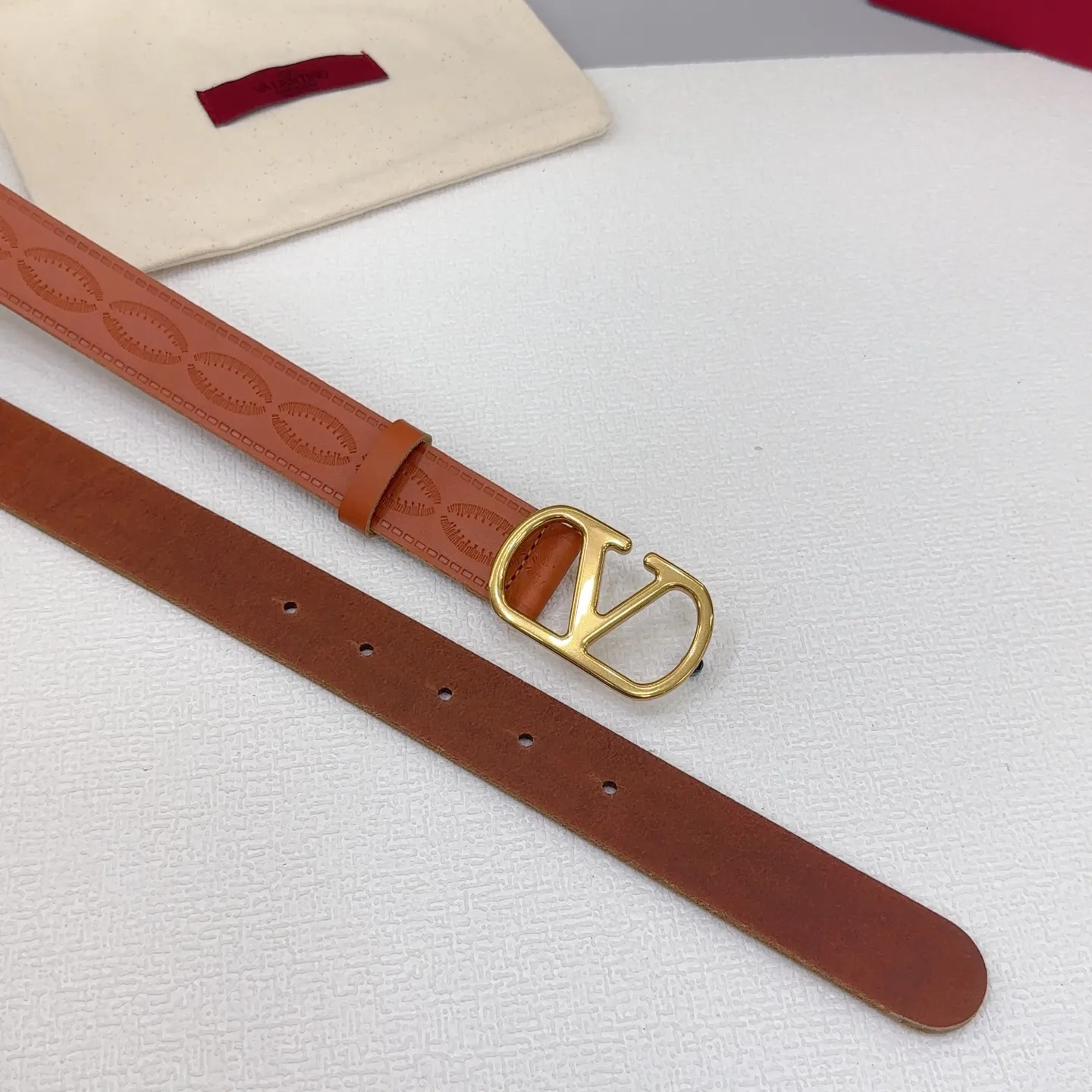 💰480💰Full package💰 💍Purchasing-grade Valentino belt⚡️🌹Width 3.0cm, double-sided first-layer cowhide⚡️🌹Length: .75.80.85.9095.100 Euro, original copper hardware buckle molded and customized⚡️🌹