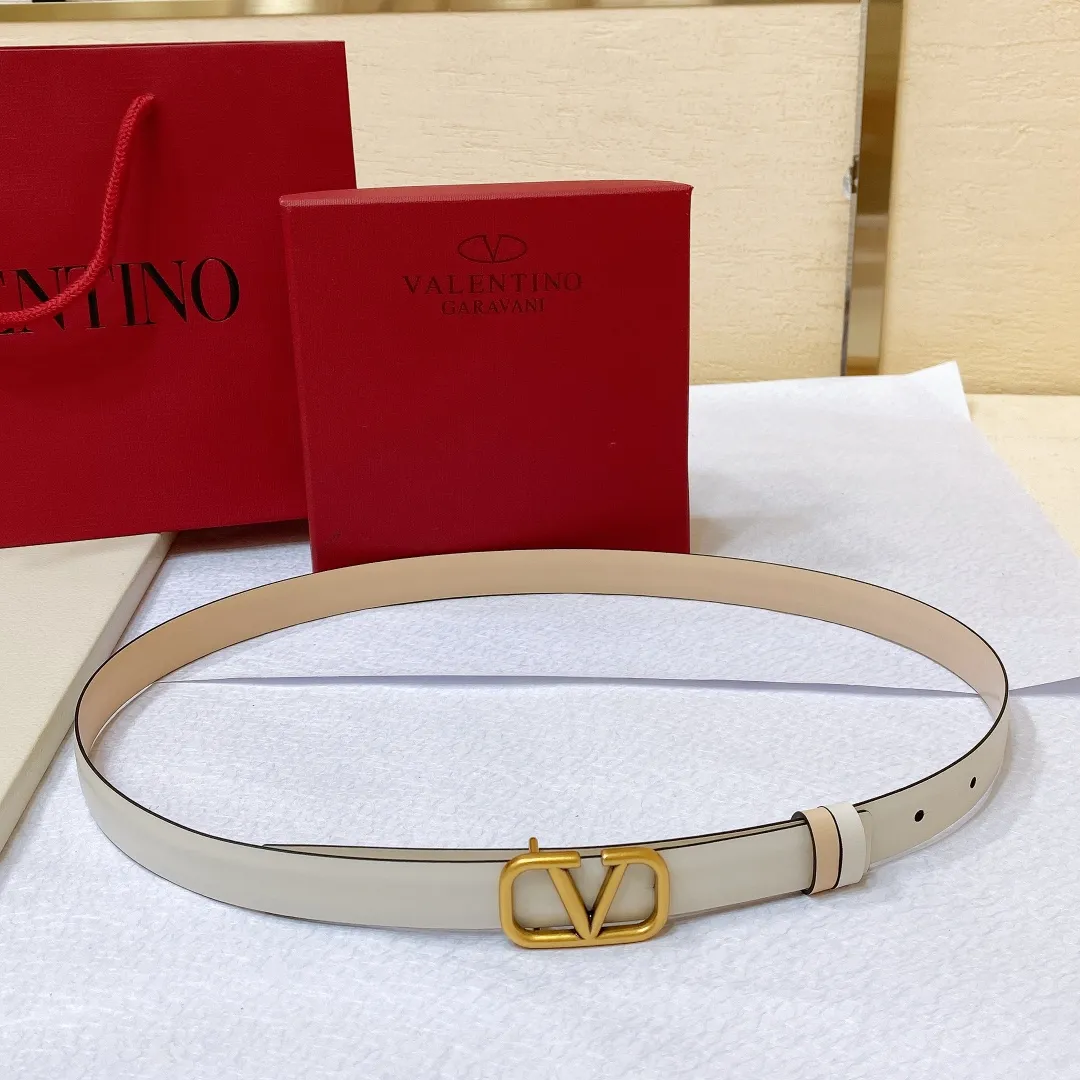 💰440💰Full package💰 💍Purchase level Valentino VALENTINO GARAVANI VLOGO SIGNATURE Reversible Brass classic buckle Glossy calfskin belt -VLOGO SIGNATURE buckle, -Glossy calfskin material Horizontal stripe belt -Width: 2.0cm