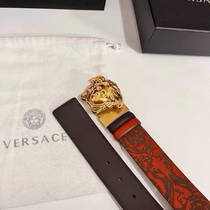 💰480💰Full package💰 💍Purchase level Versace⚡️🌹New style double-sided cow leather belt, one side is decorated with laser Barocco pattern, the other side is solid color, equipped with three-dimensional La Medusa double-sided buckle⚡️🌹Width 4.0cm