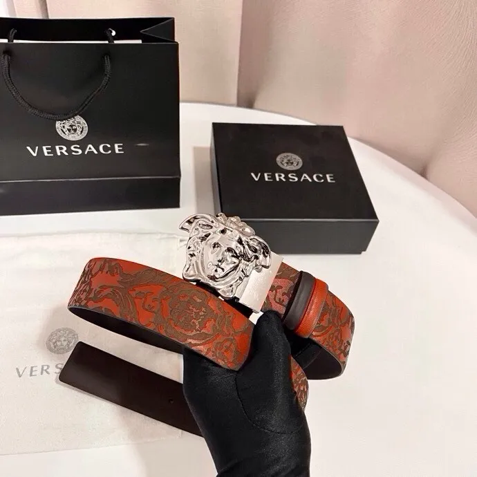 💰480💰Full package💰 💍Purchase level Versace⚡️🌹New style double-sided cow leather belt, one side is decorated with laser Barocco pattern, the other side is solid color, equipped with three-dimensional La Medusa double-sided buckle⚡️🌹Width 4.0cm