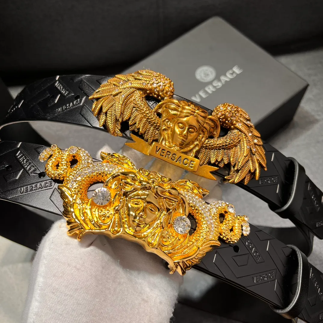 💰720💰Full package💰 💍Purchase grade Versace⚡️🌹3.5cm wide leather belt, decorated with stitching details⚡️🌹Paired with classic La Medusa buckle diamond-encrusted steel buckle and engraved with Greca pattern⚡️🌹La Medusa buckle Greca pattern