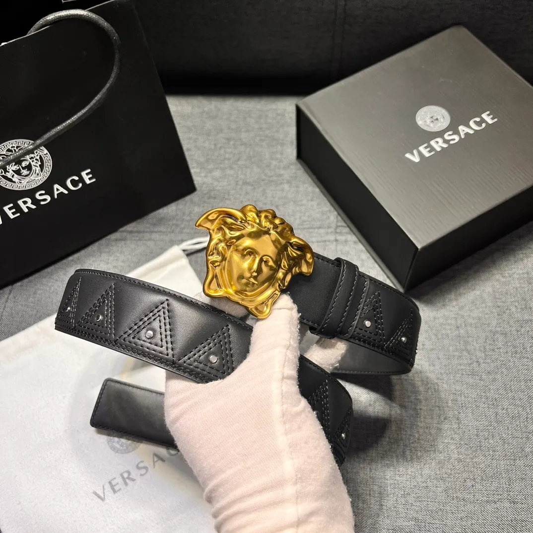 💰560💰Full package💰 💍Purchase level Versace⚡️🌹Width 4.0㎝ New heavy craftsmanship Use CNC embroidery machine imported from Germany to embroider⚡️🌹Pure copper Medusa head buckle⚡️🌹Pay attention to every detail